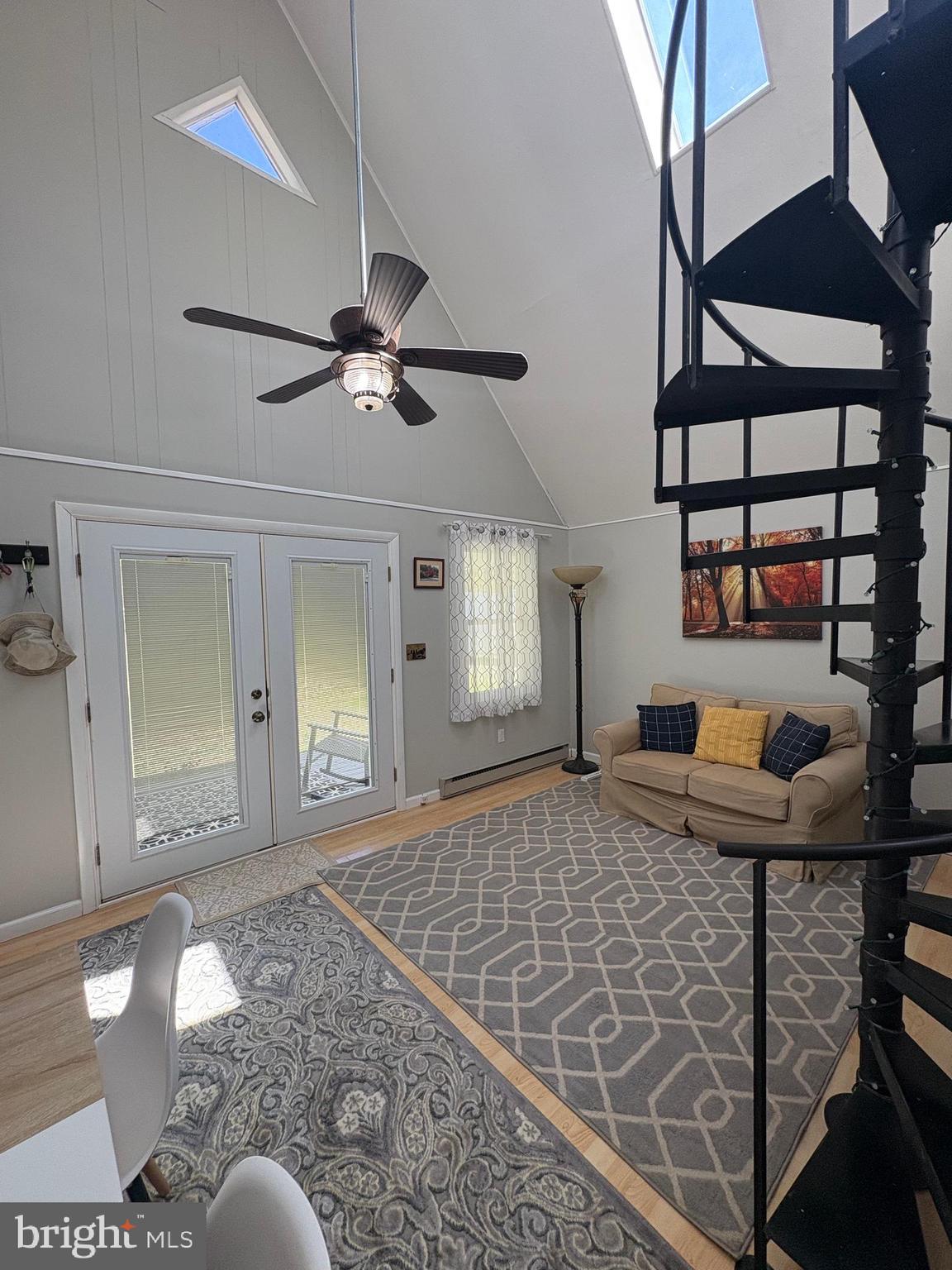 LAKE FERNDALE - Residential