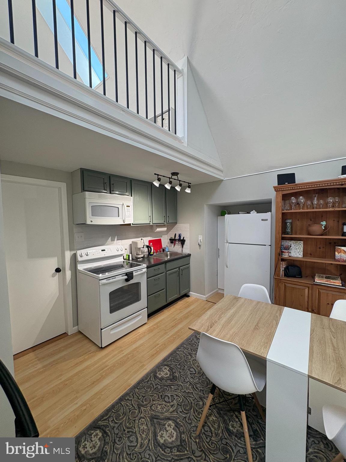 LAKE FERNDALE - Residential