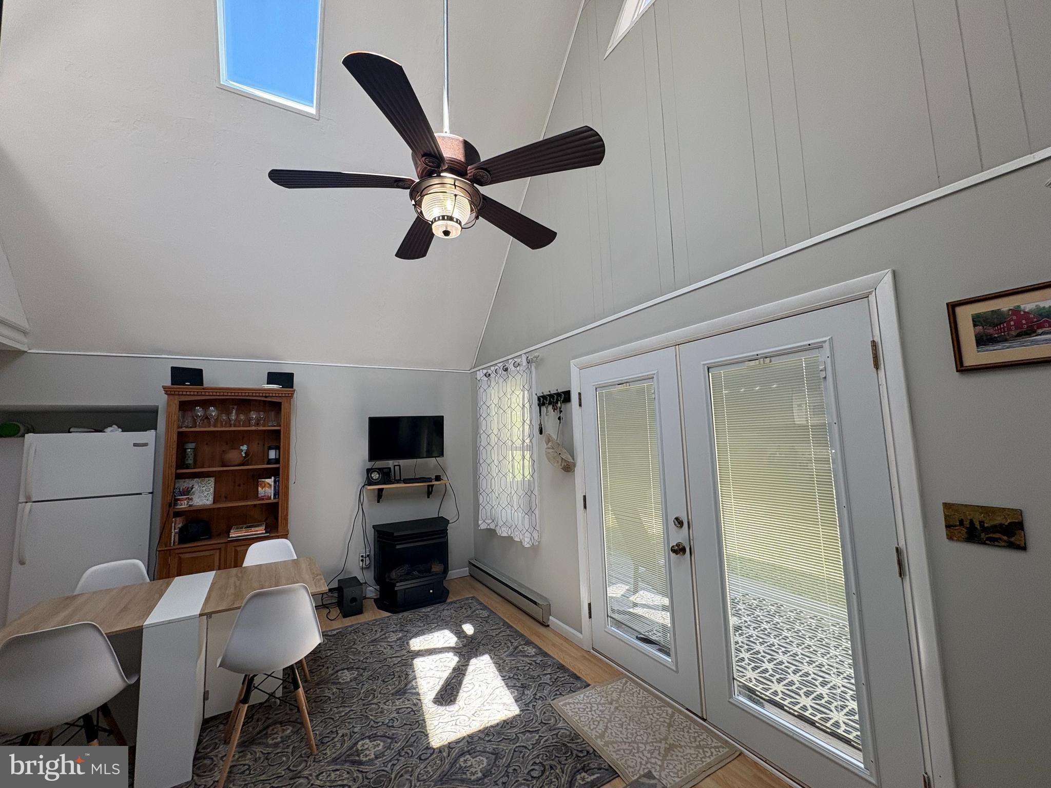 LAKE FERNDALE - Residential