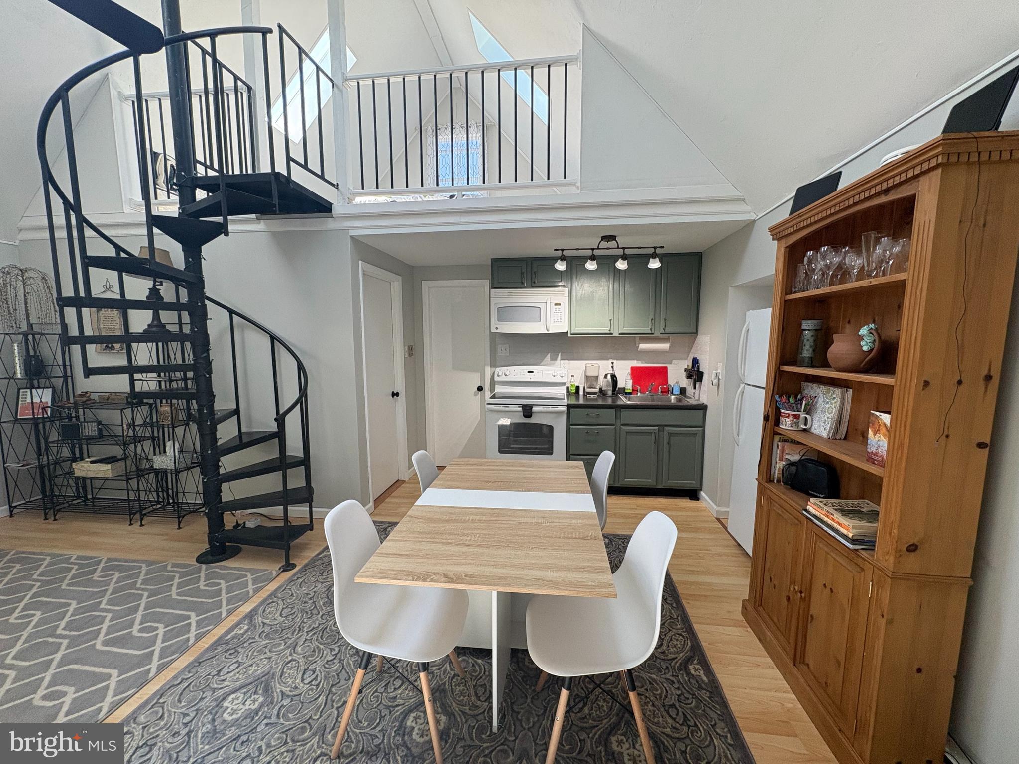 LAKE FERNDALE - Residential