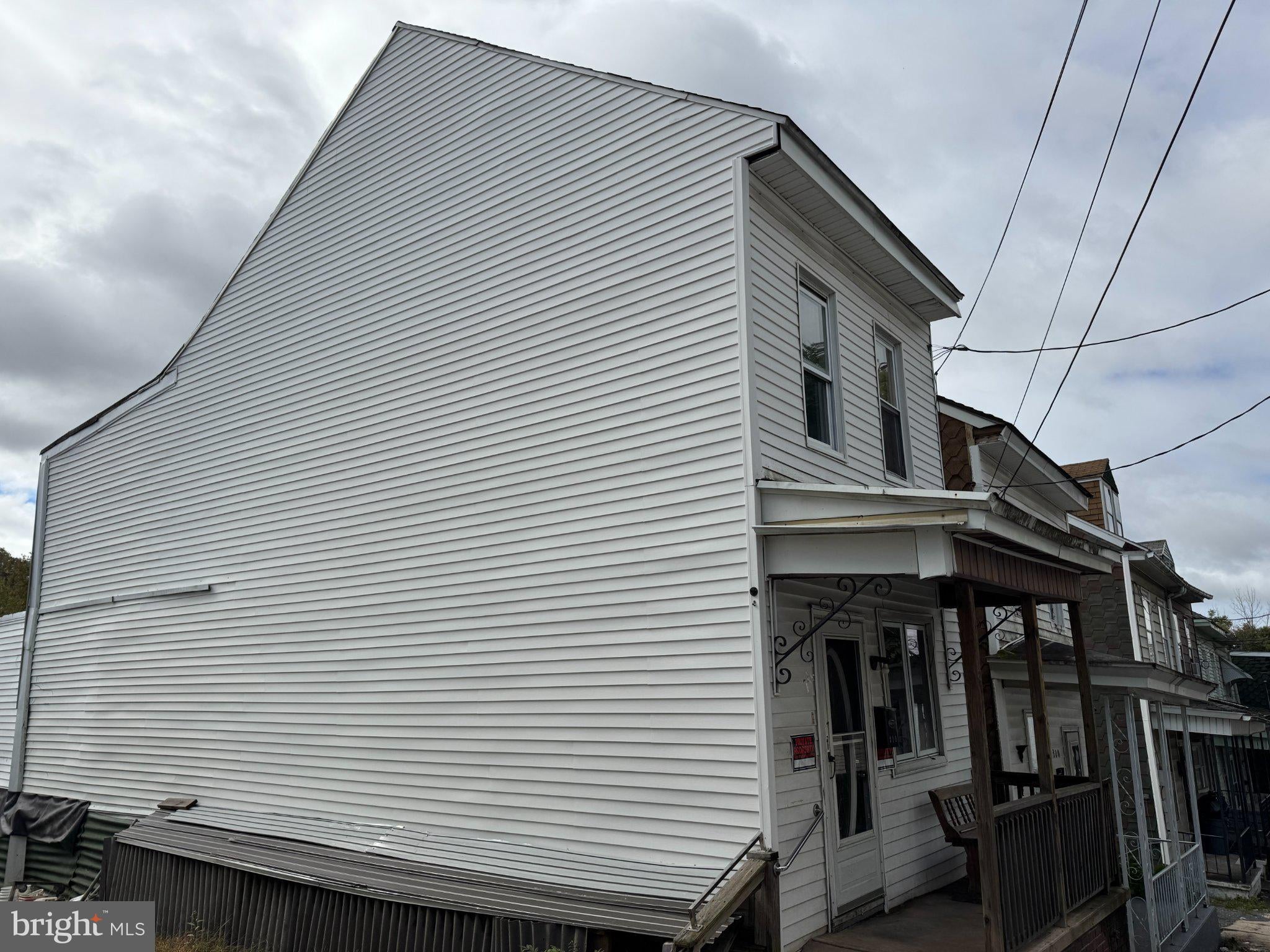 318 W CHESTER STREET