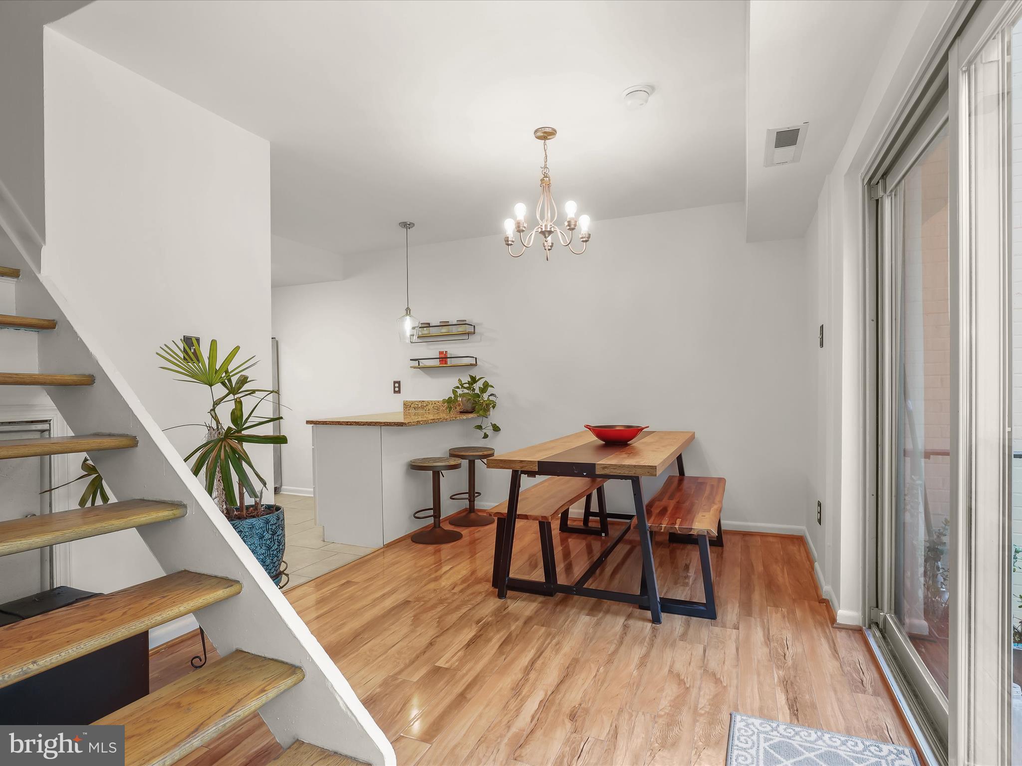 LONDON TERRACE - Residential