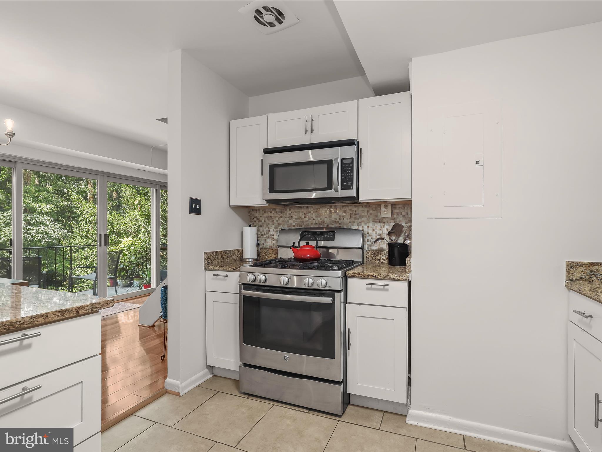 LONDON TERRACE - Residential