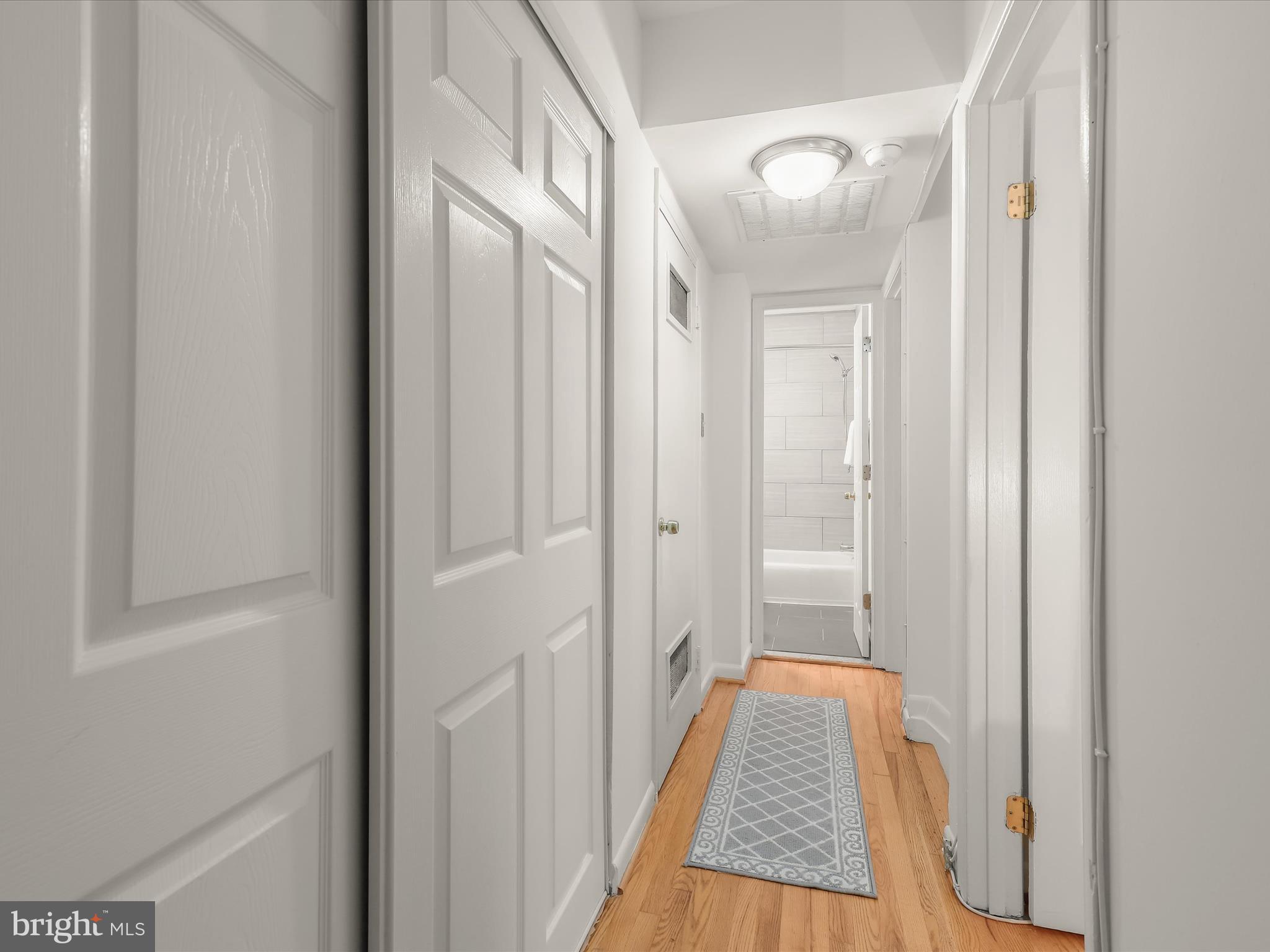 LONDON TERRACE - Residential