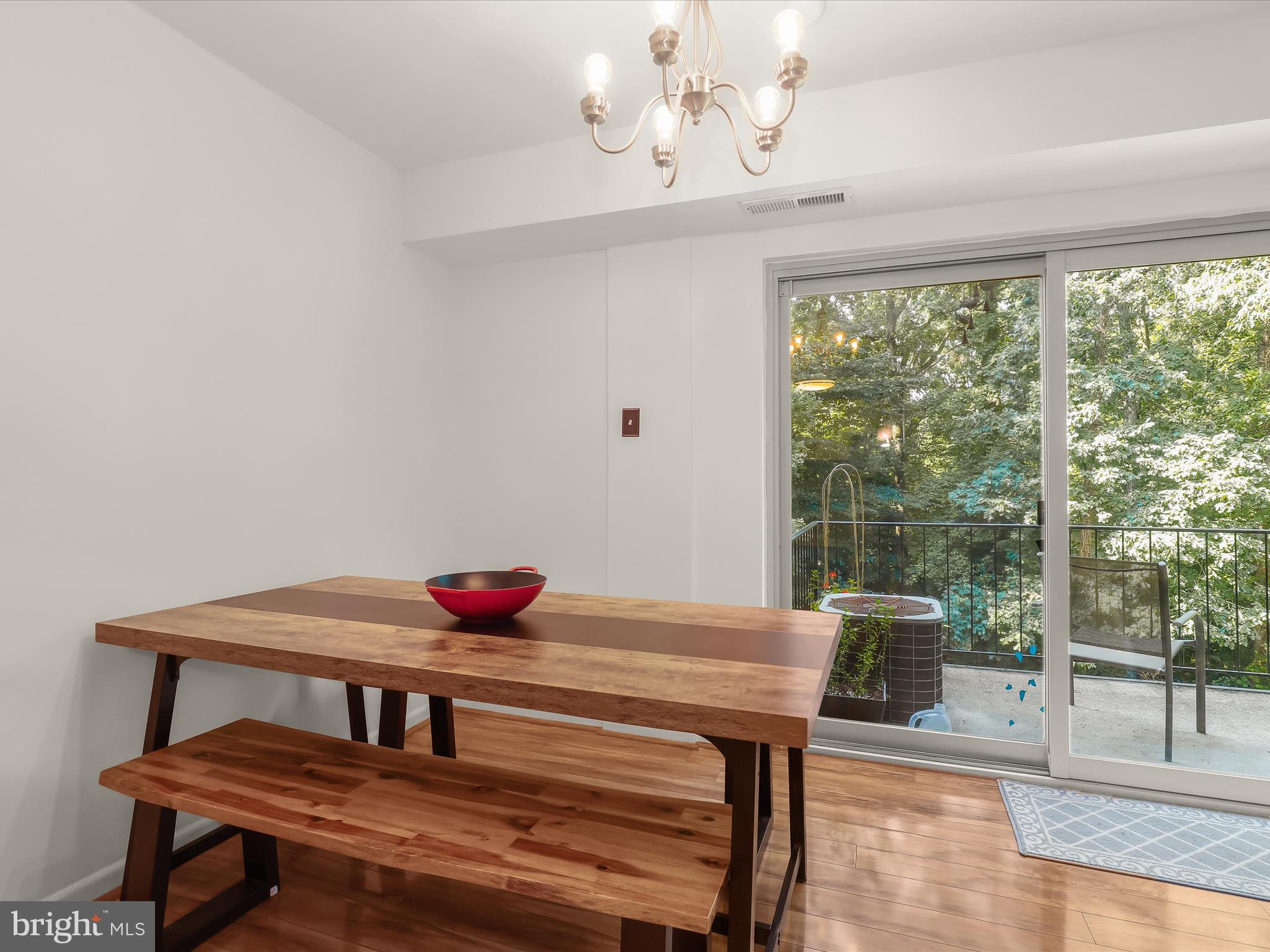 LONDON TERRACE - Residential