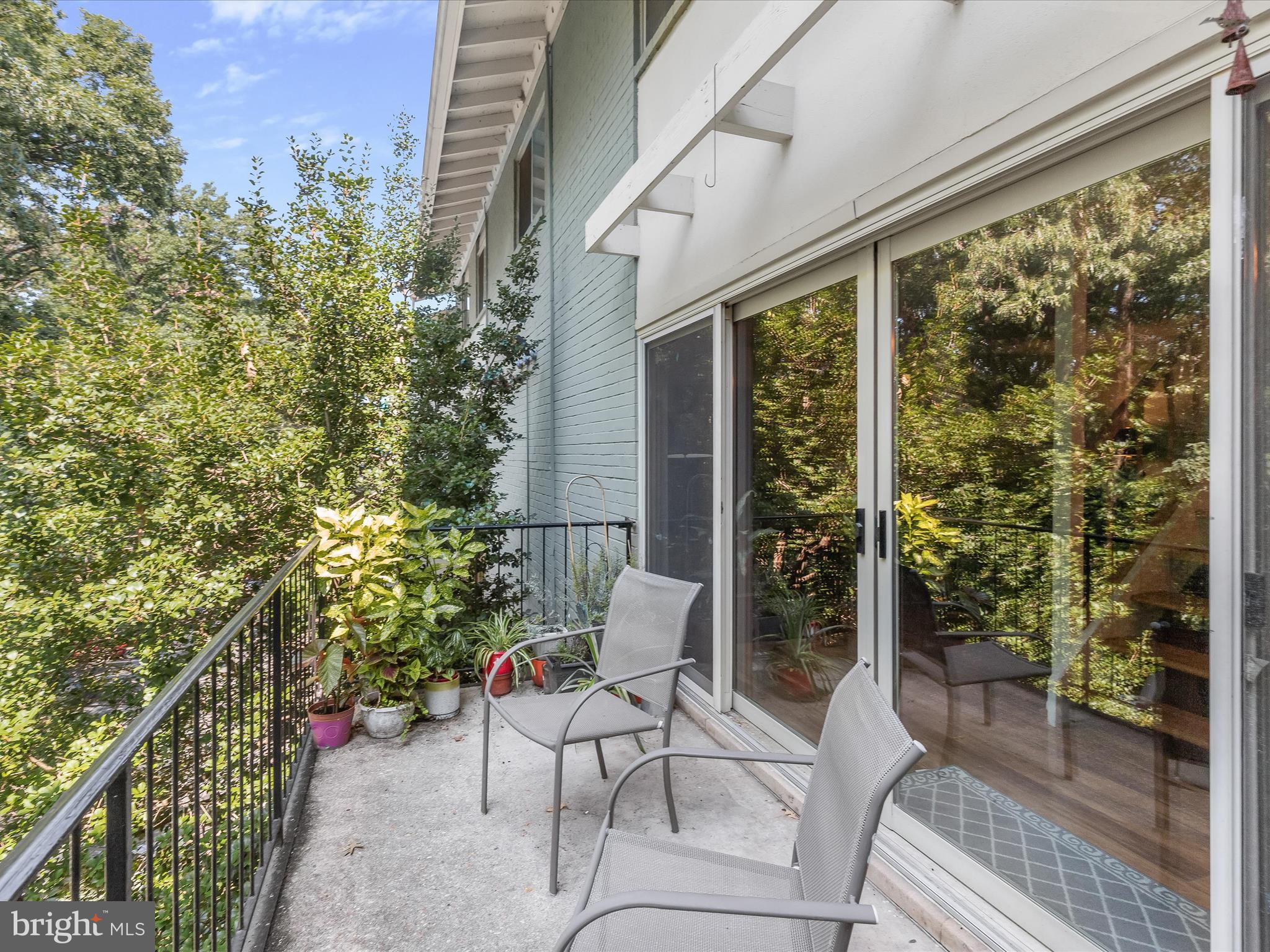 LONDON TERRACE - Residential