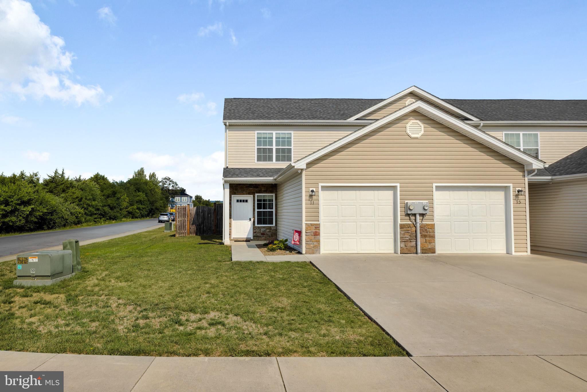 TOWNES OF RIDGEWAY - Residential