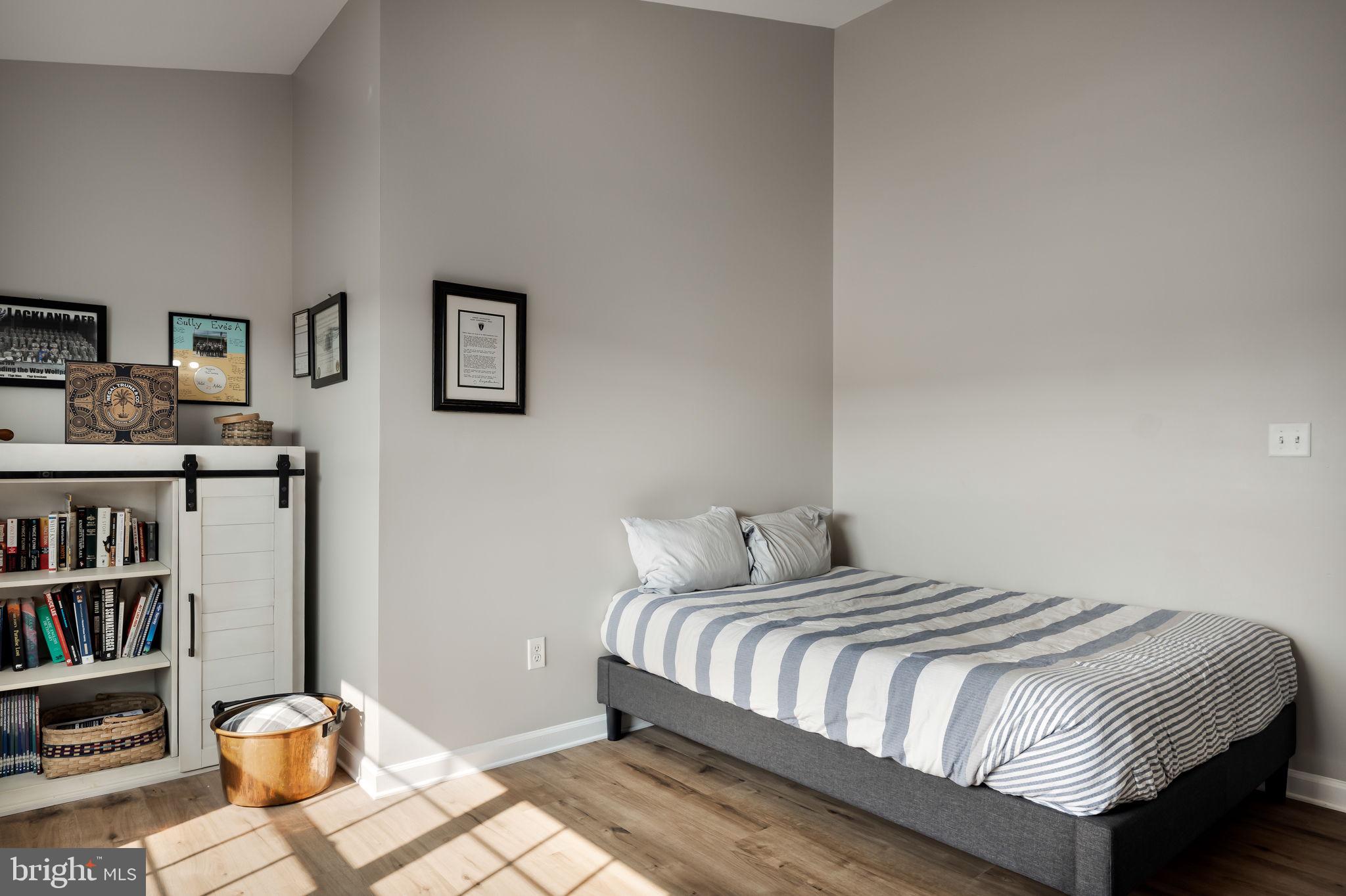 TOWNES OF RIDGEWAY - Residential