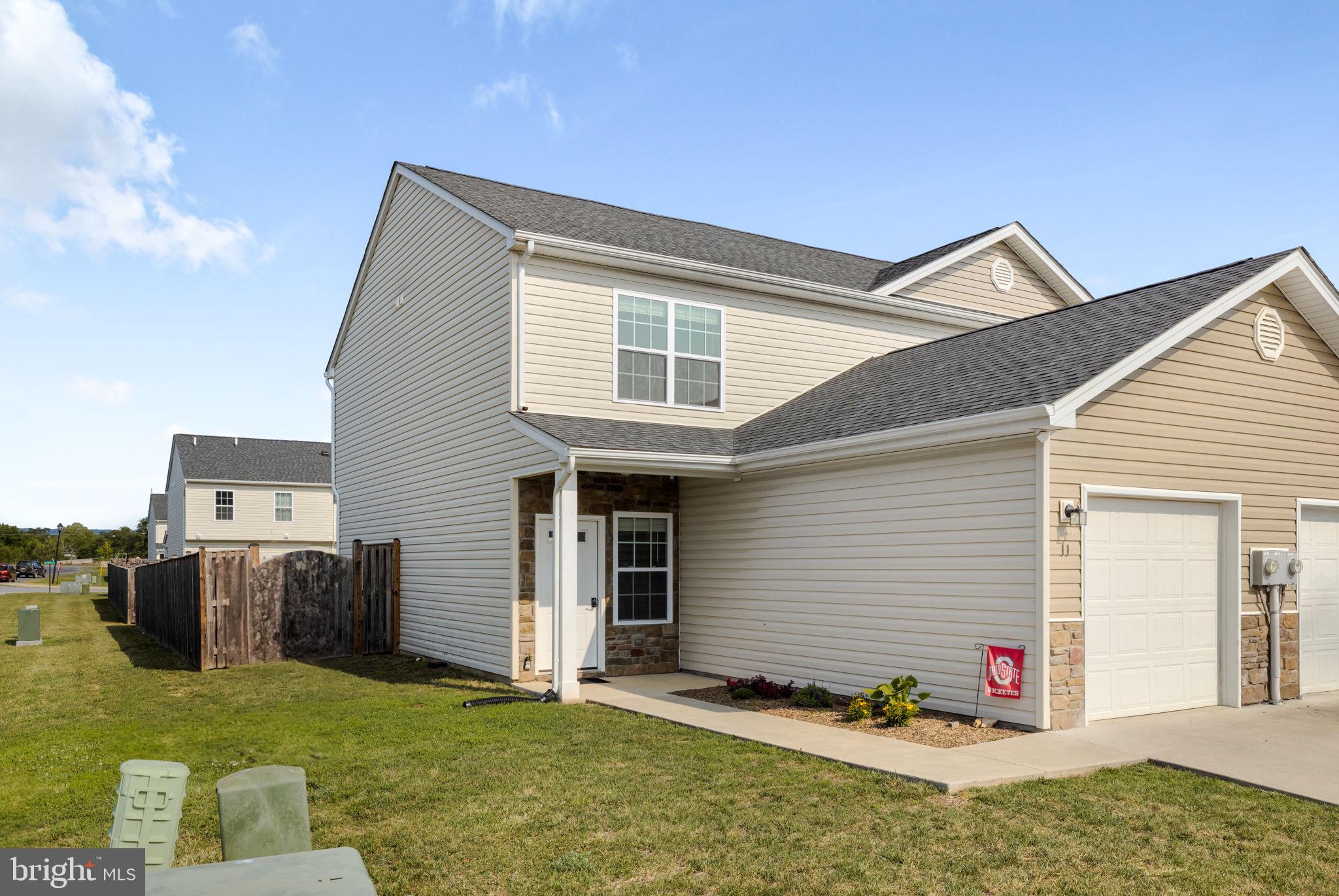 TOWNES OF RIDGEWAY - Residential