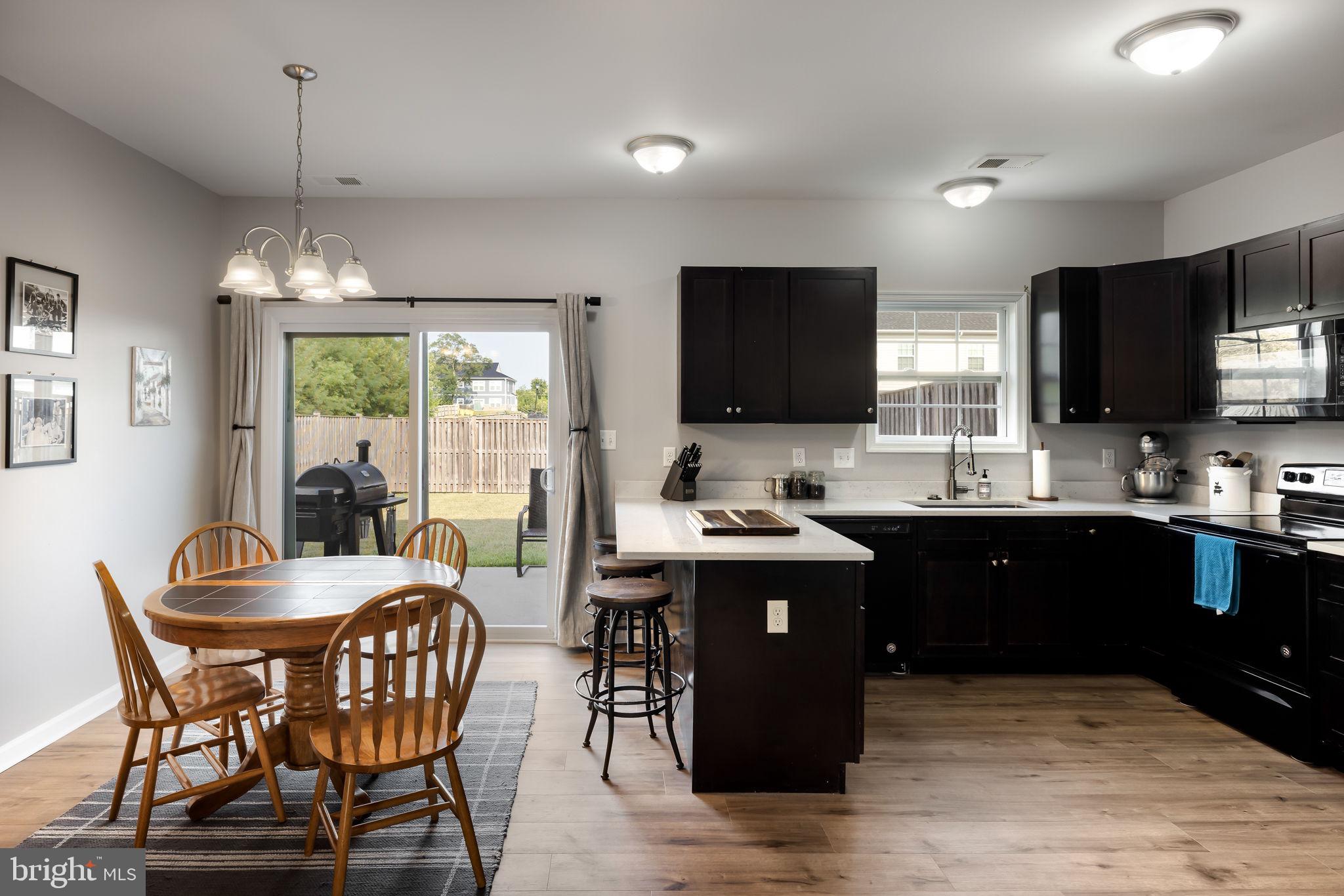 TOWNES OF RIDGEWAY - Residential