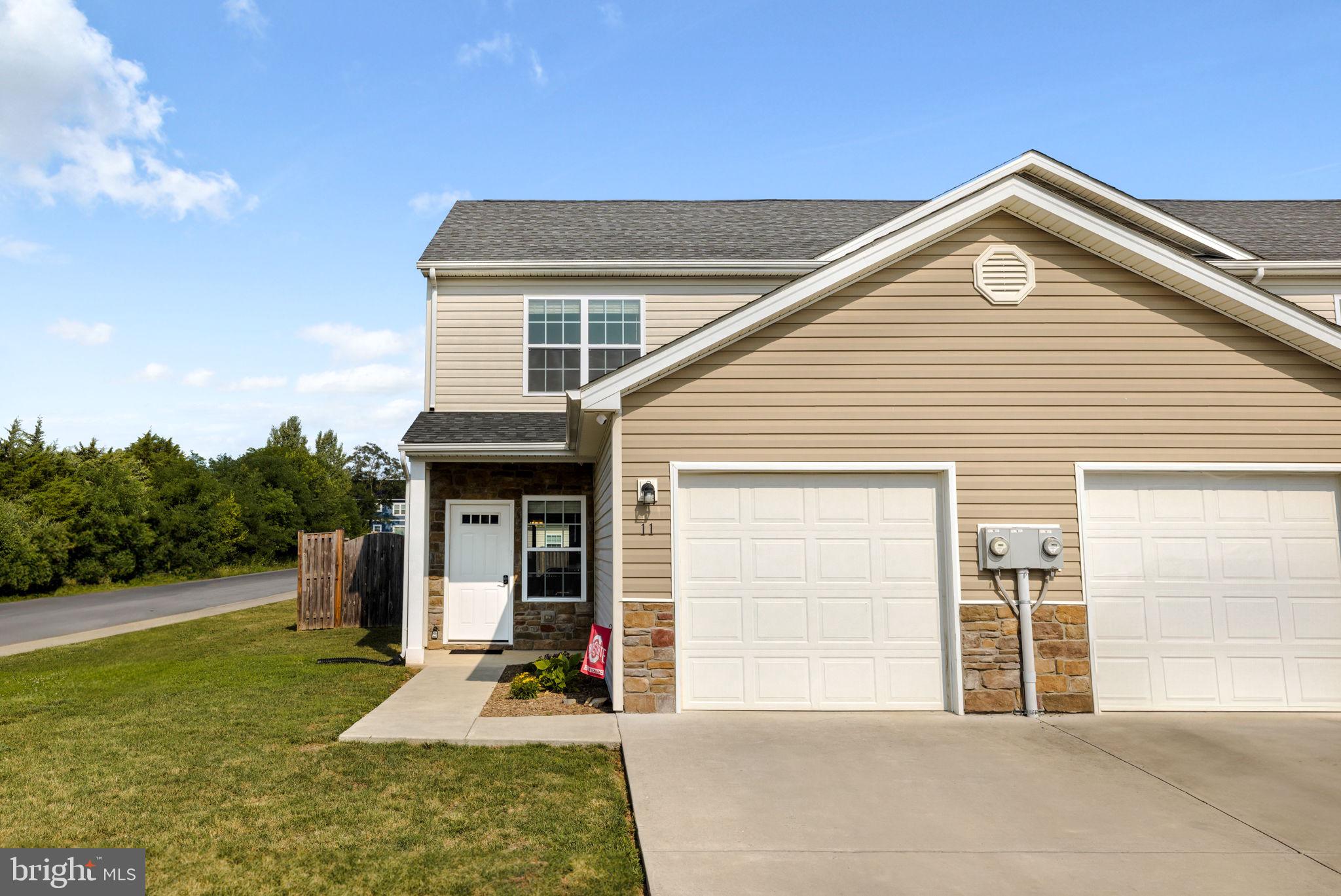 TOWNES OF RIDGEWAY - Residential