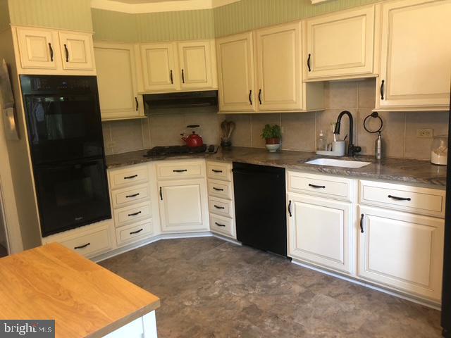 WINDSOR CIR - Residential Lease