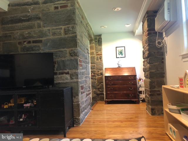 WINDSOR CIR - Residential Lease