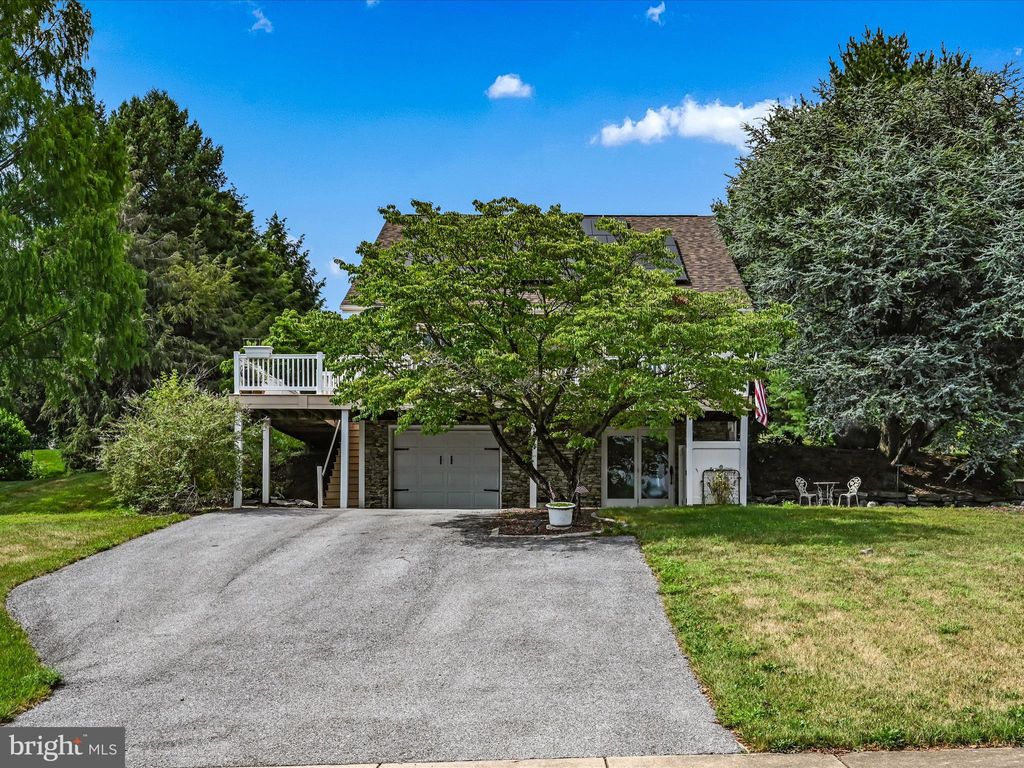 Photo of 22 Echo Valley Drive, Ephrata, PA 17522 (MLS # PALA2054110)