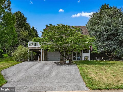 Photo of 22 Echo Valley Drive, Ephrata, PA 17522 (MLS # PALA2054110)