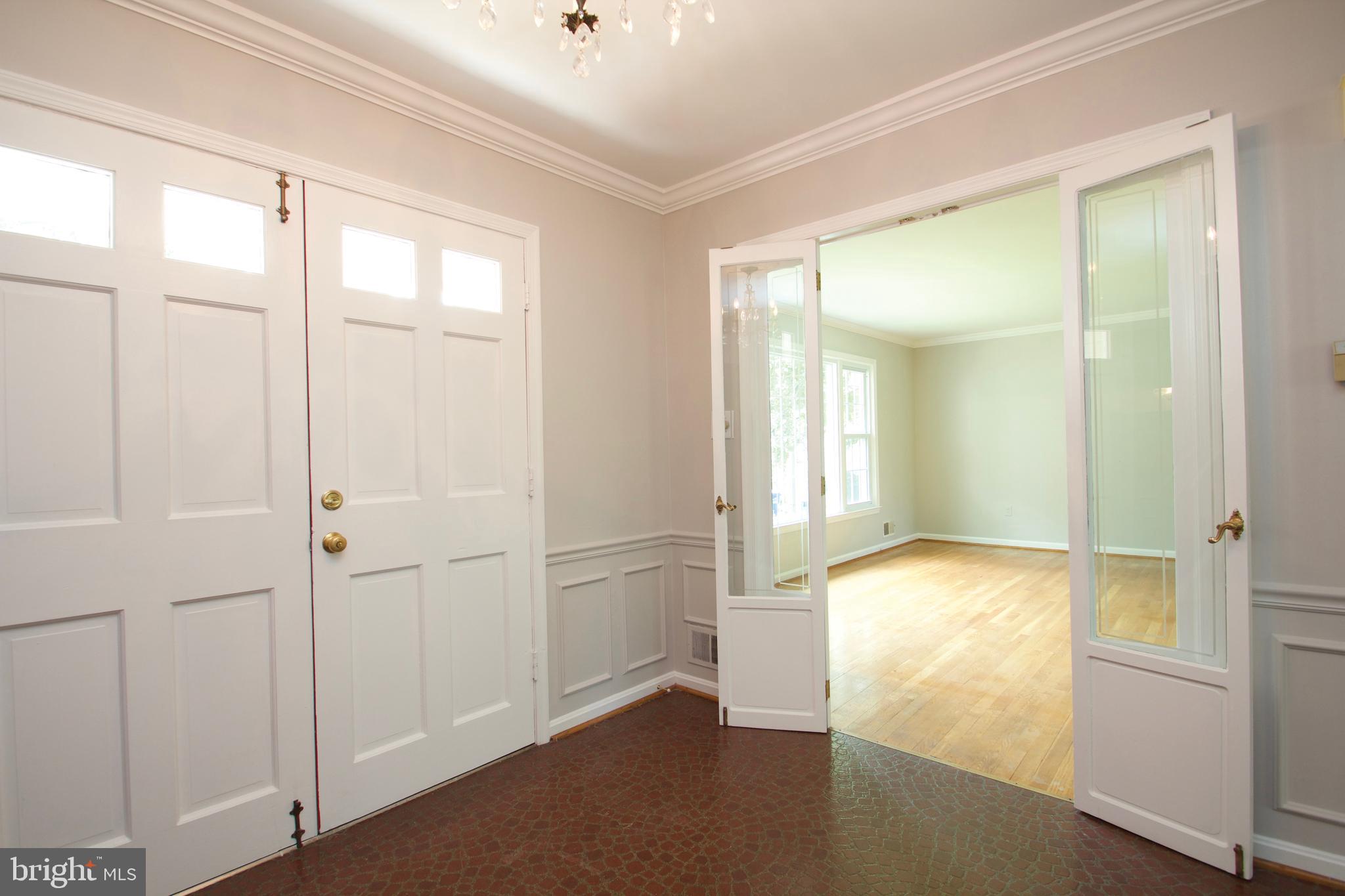 MANOR LAKE - Residential