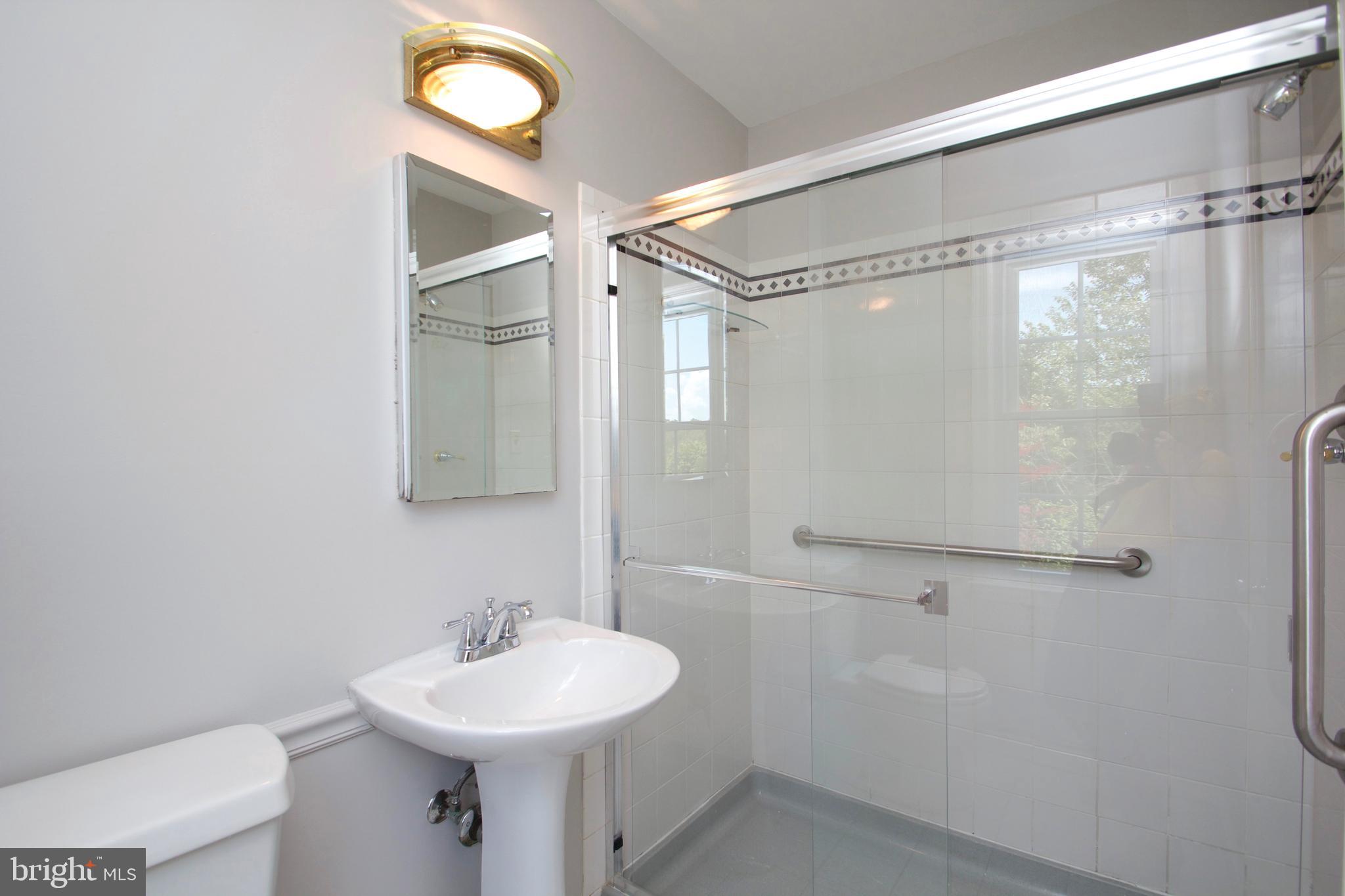 MANOR LAKE - Residential