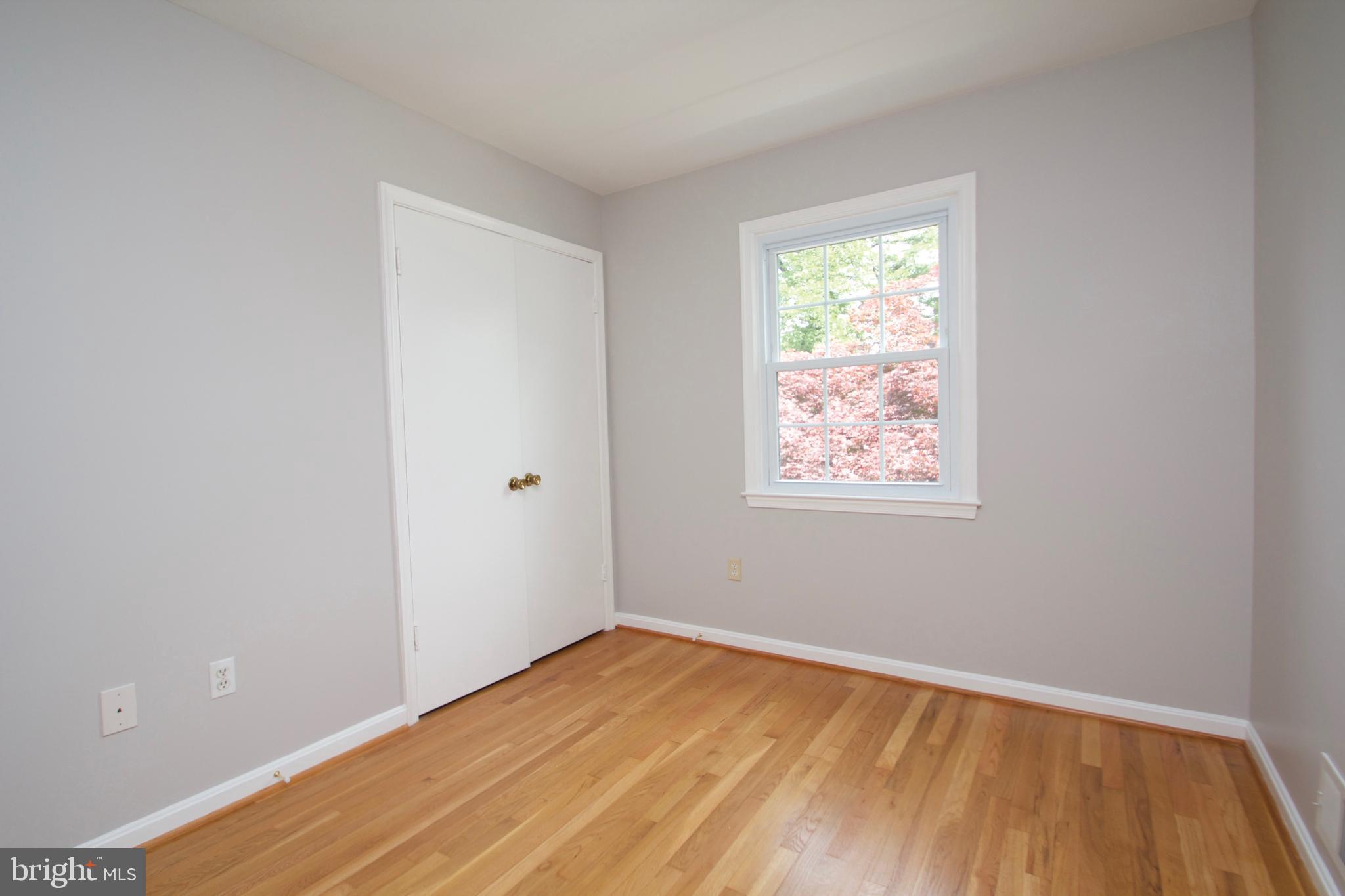 MANOR LAKE - Residential