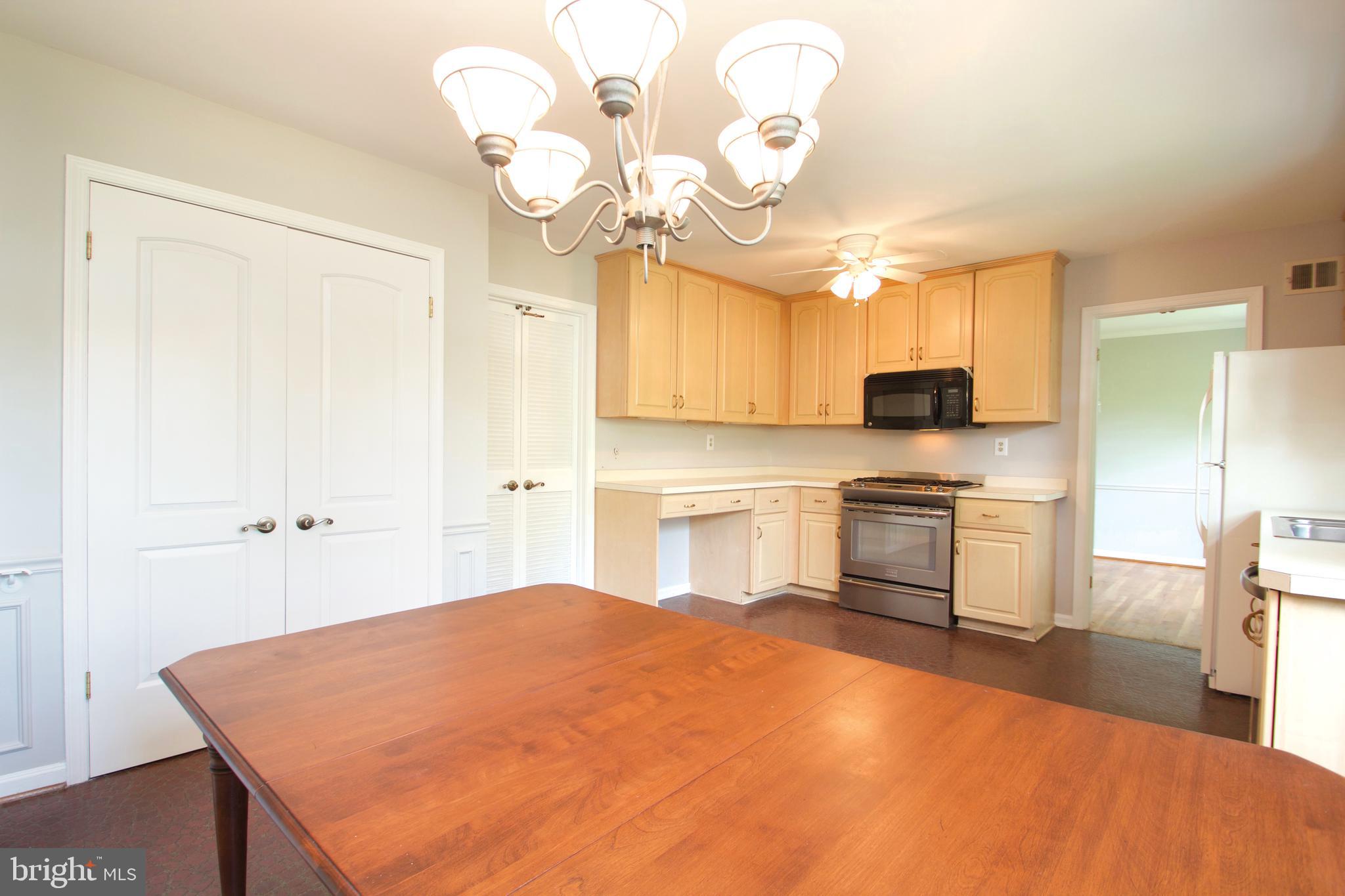 MANOR LAKE - Residential