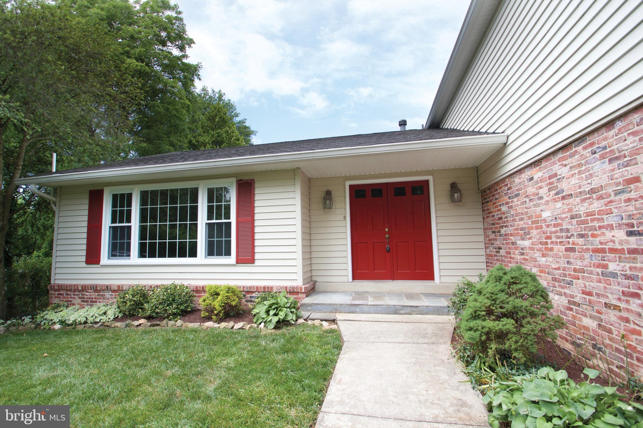 MANOR LAKE - Residential