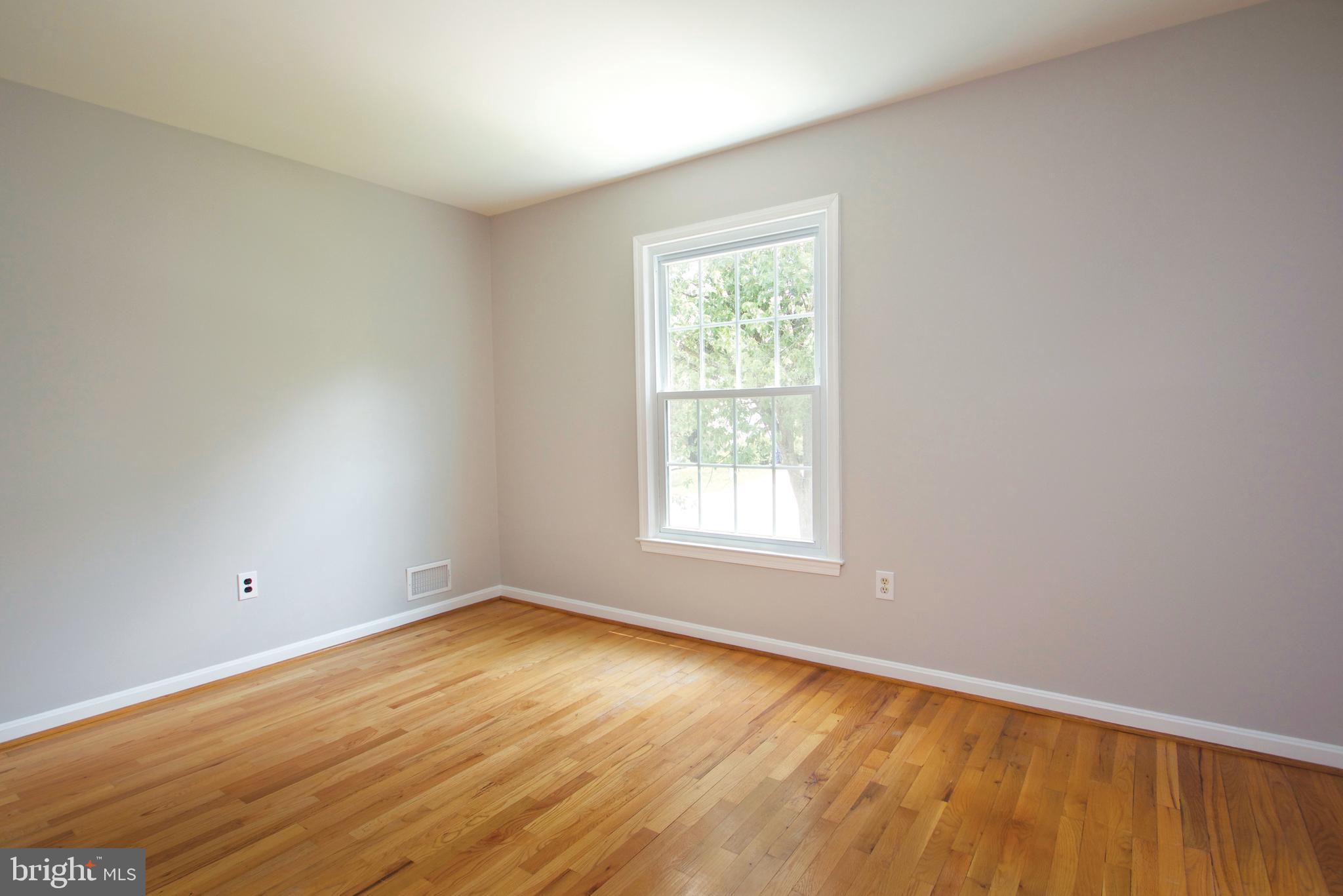 MANOR LAKE - Residential