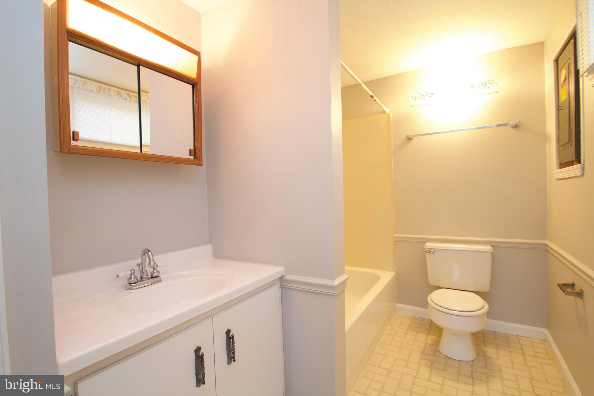 MANOR LAKE - Residential