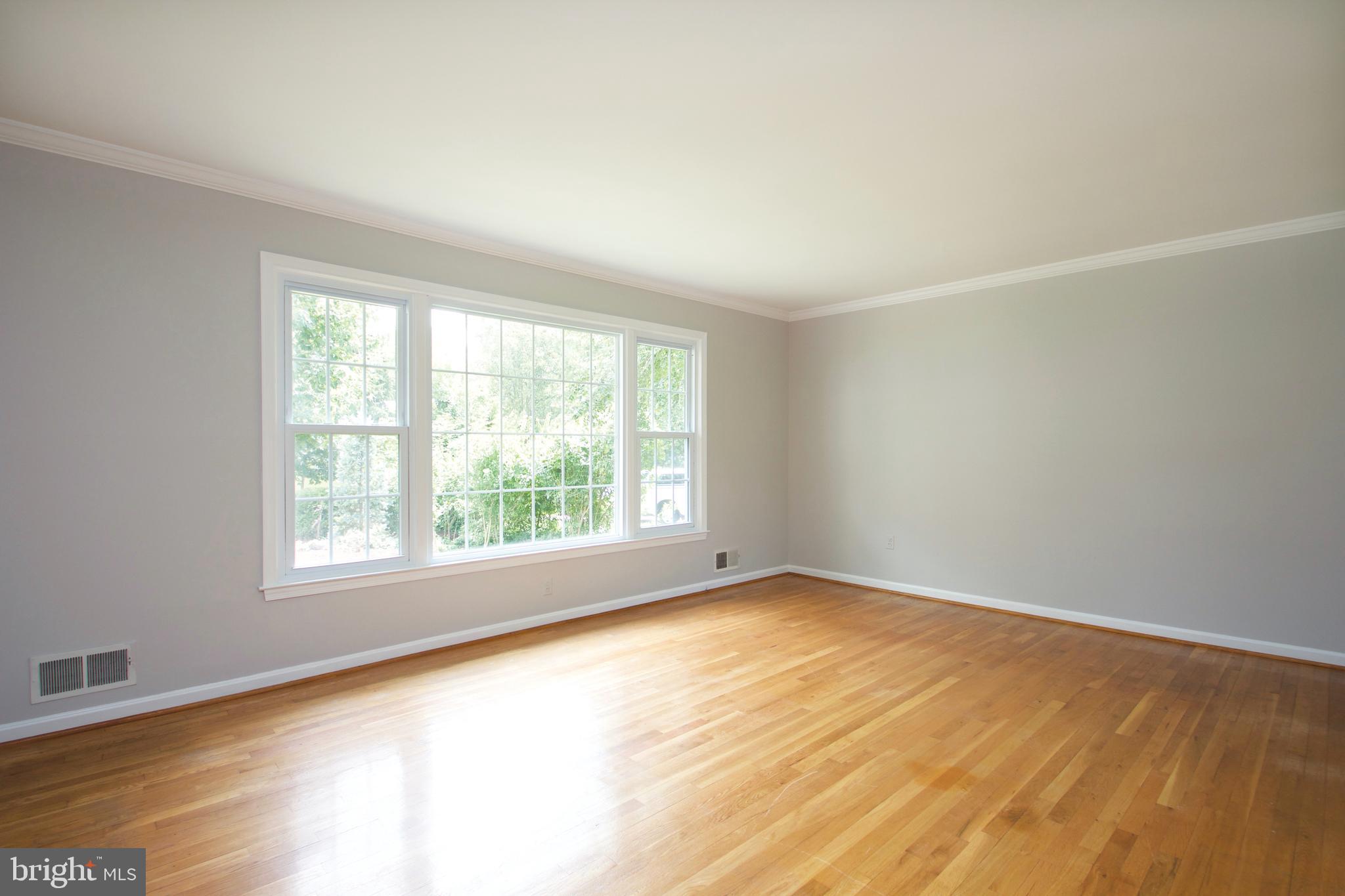 MANOR LAKE - Residential