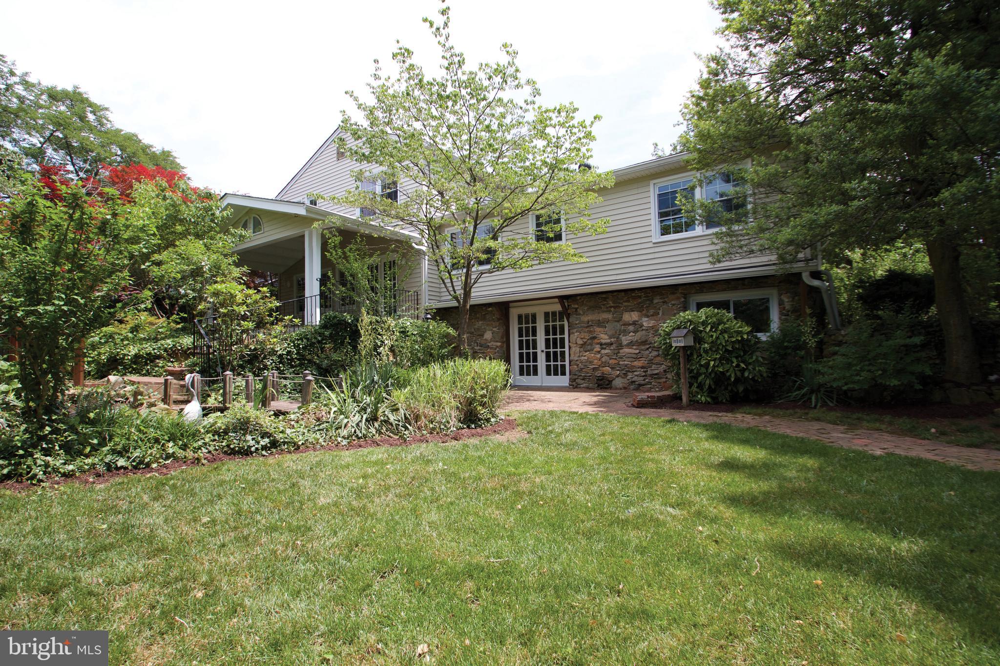 MANOR LAKE - Residential