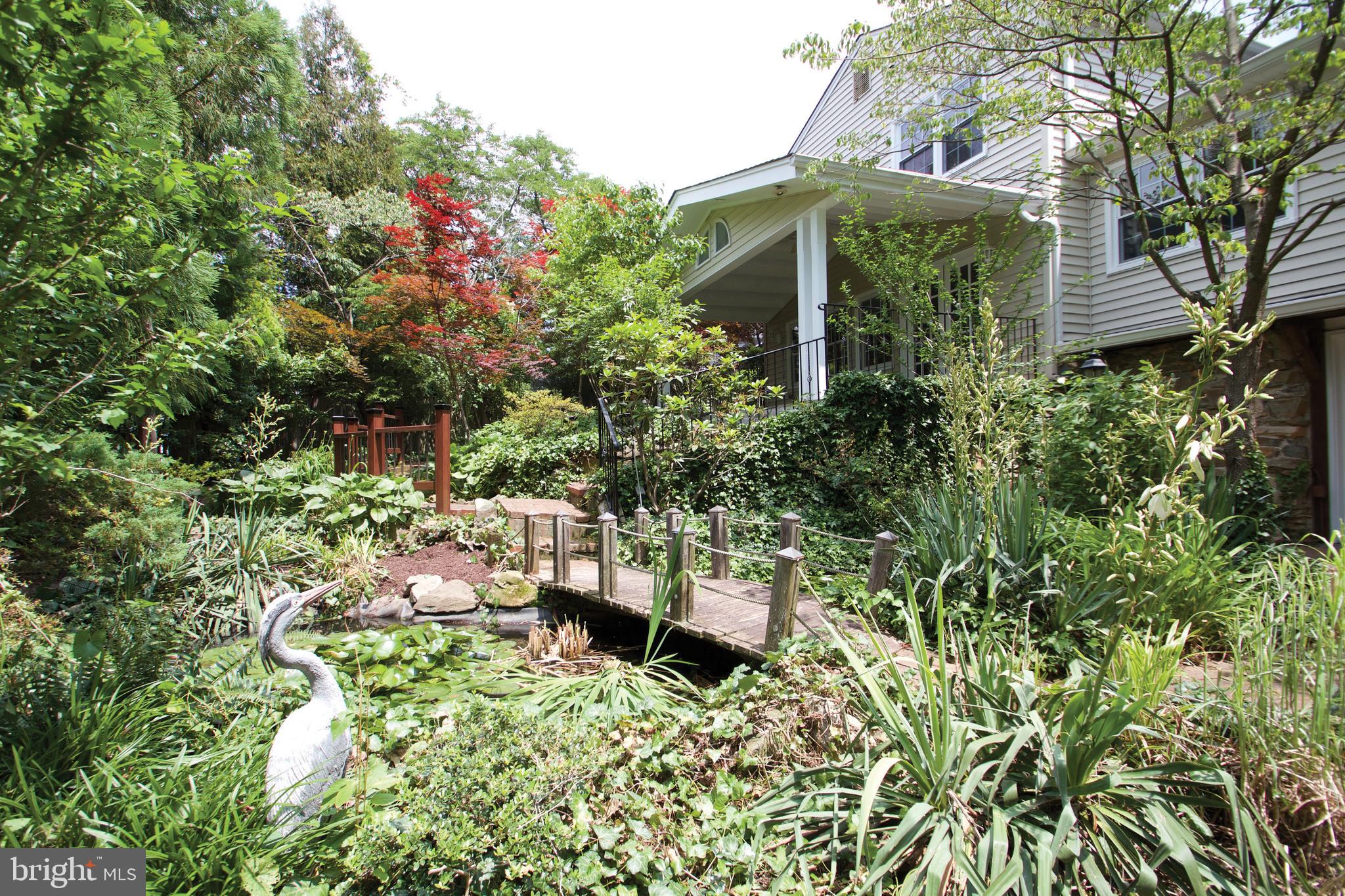 MANOR LAKE - Residential