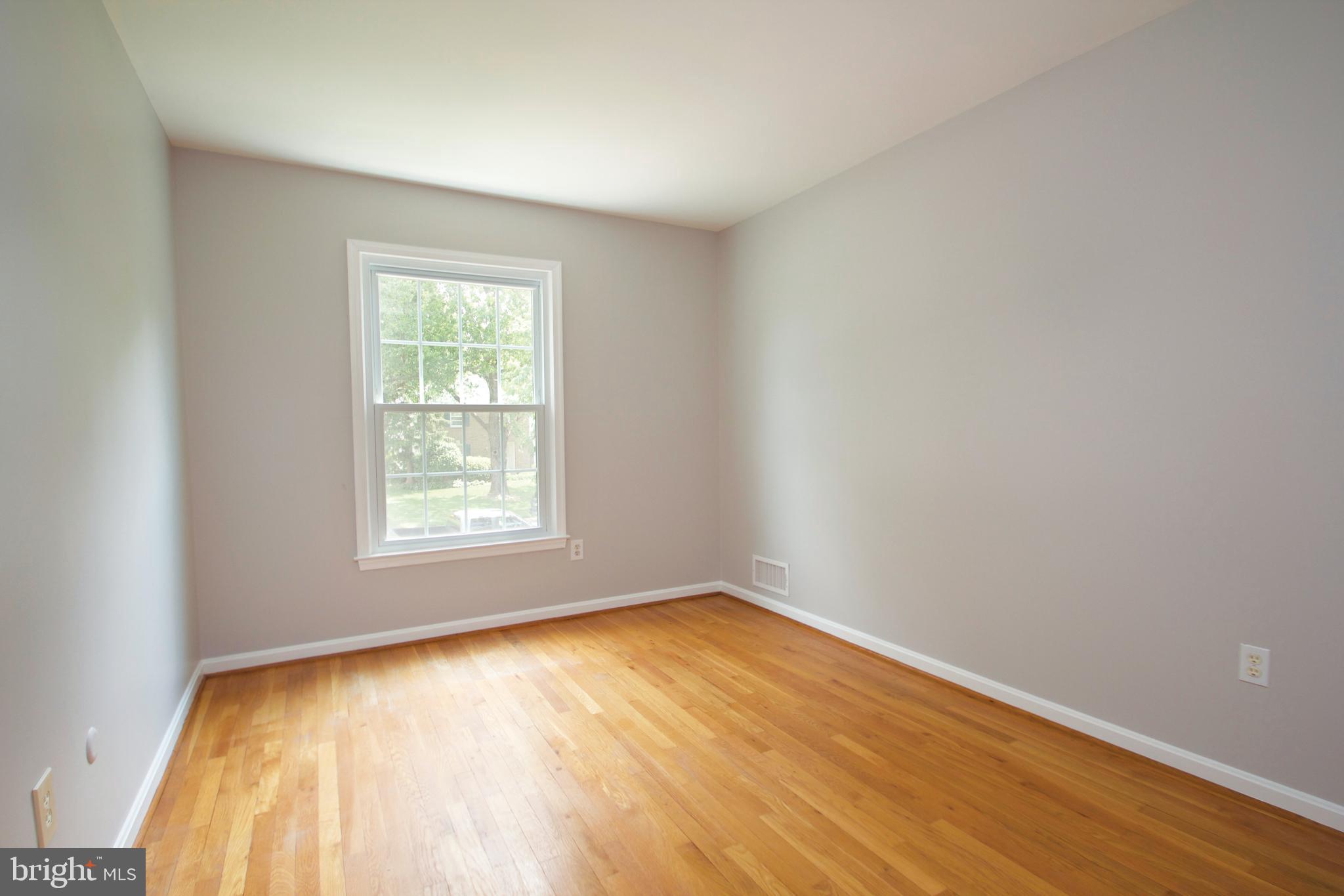 MANOR LAKE - Residential