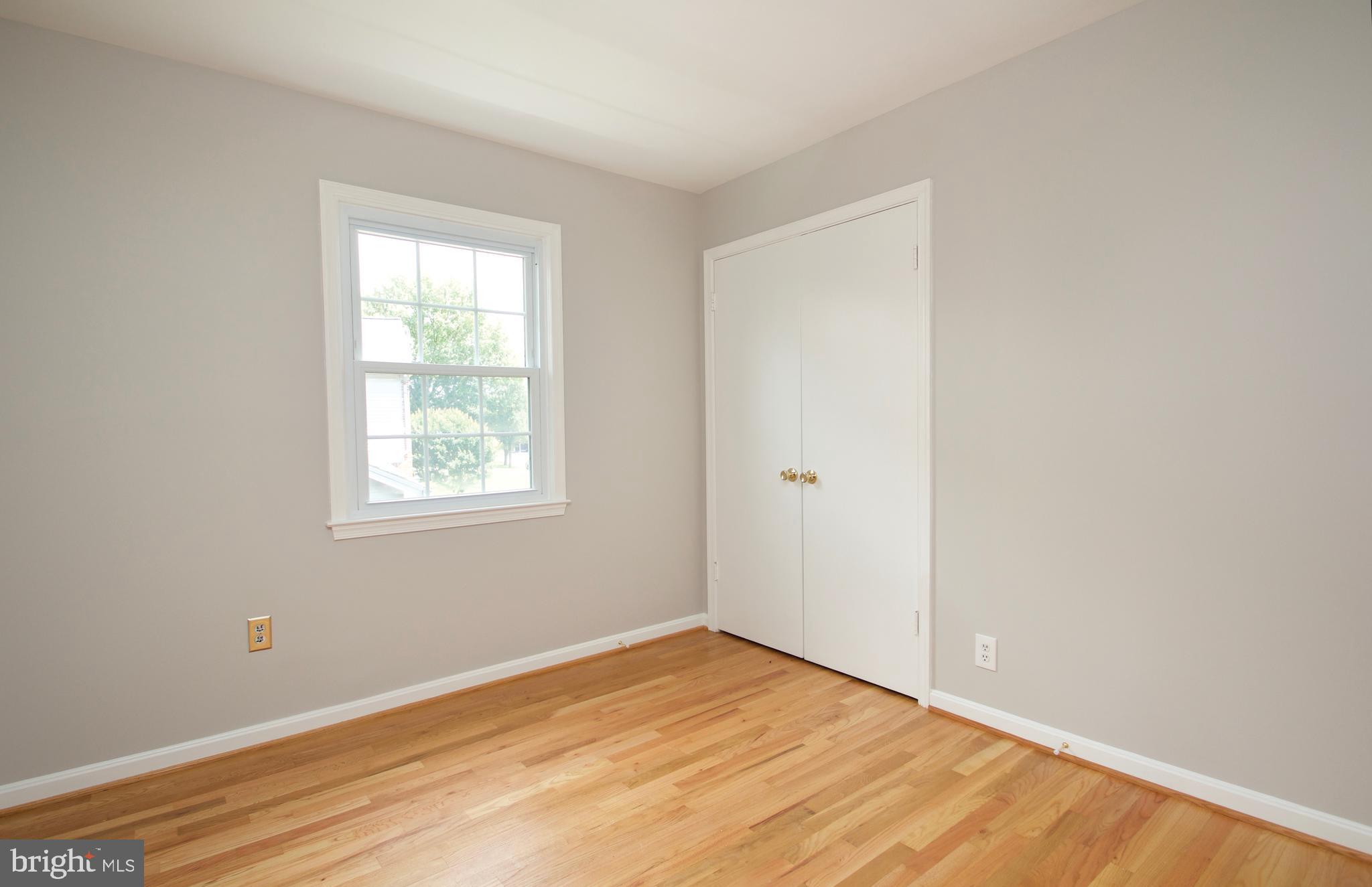 MANOR LAKE - Residential