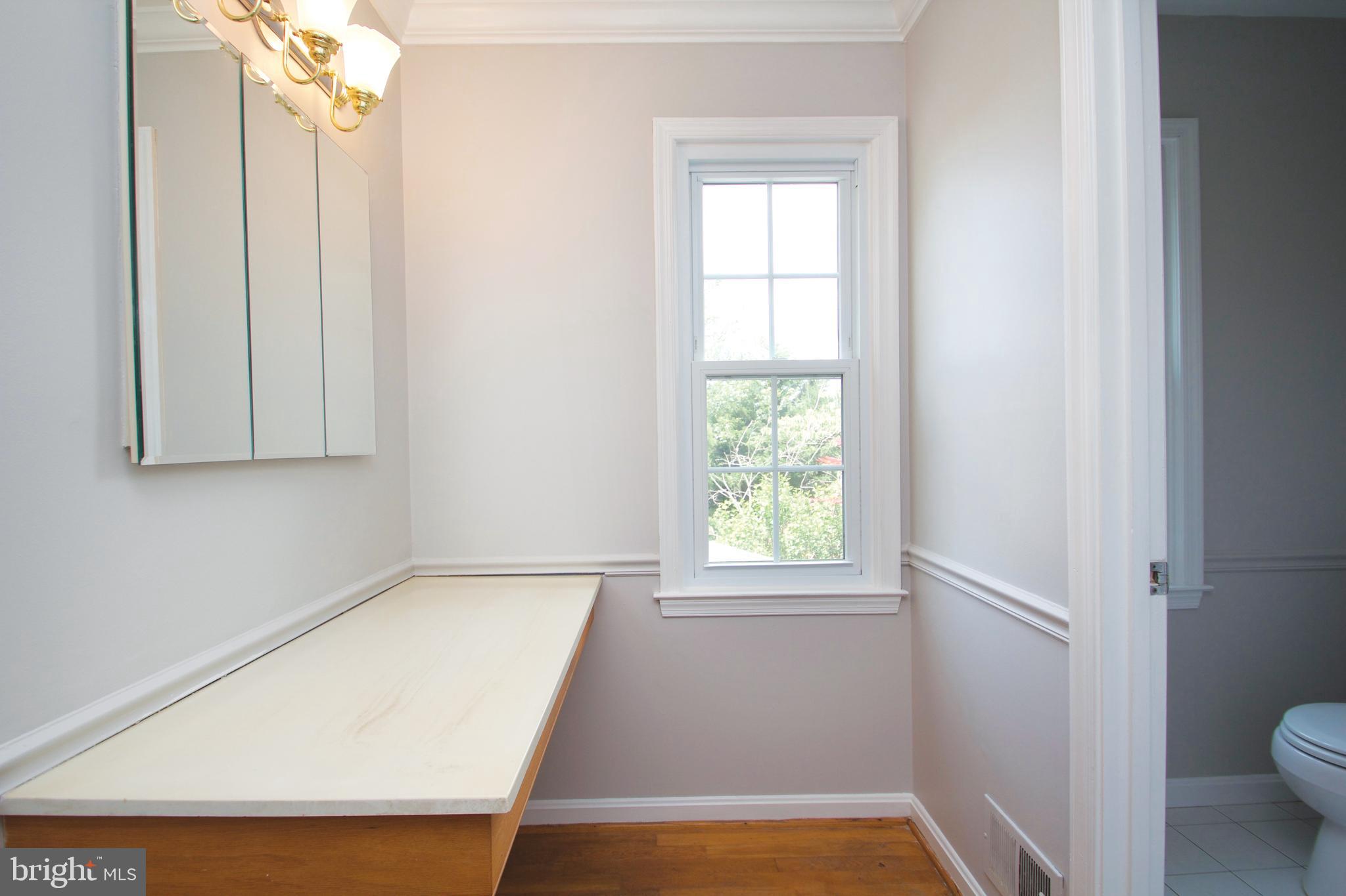 MANOR LAKE - Residential