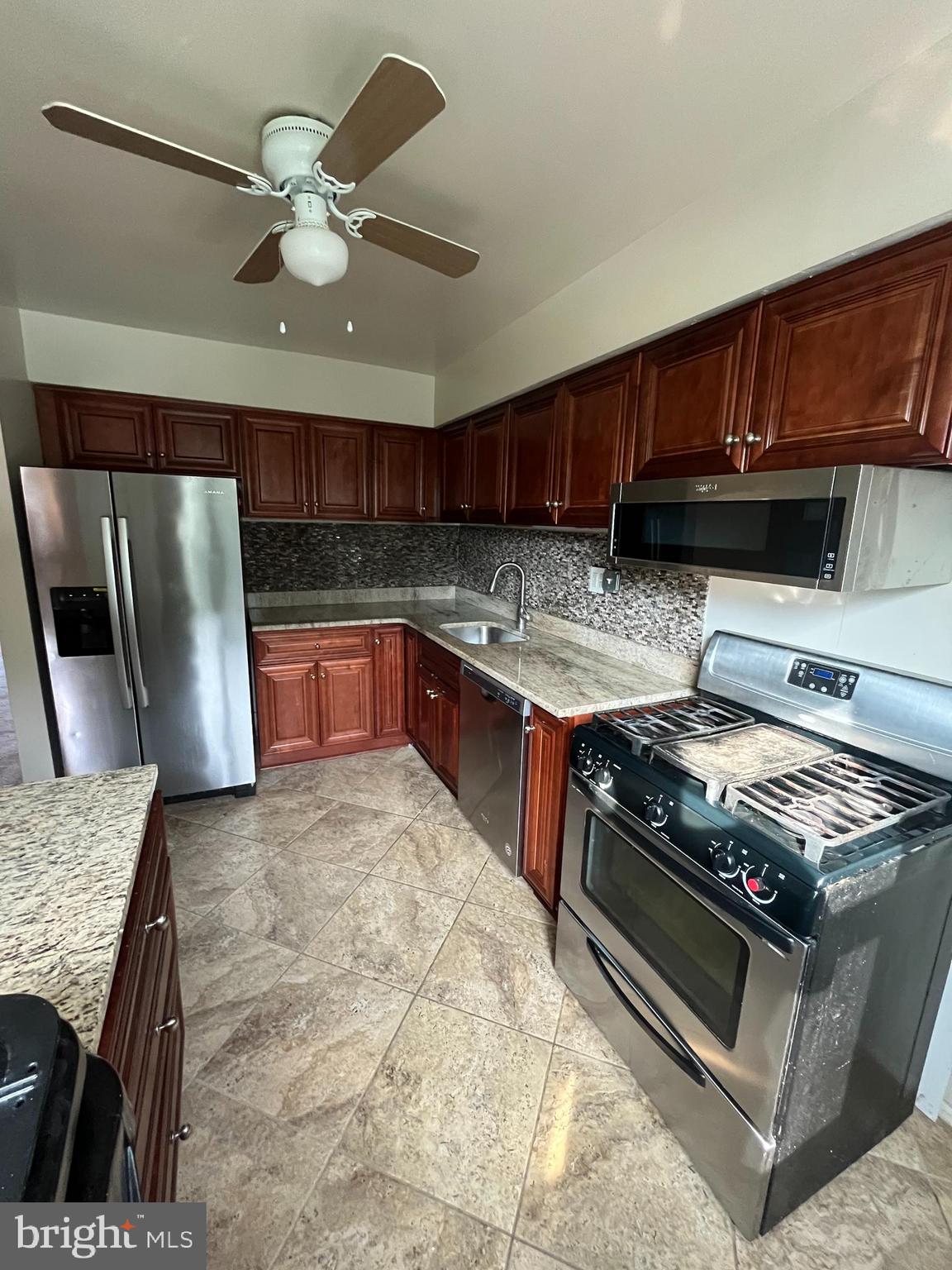 COUNTRY RIDGE - Residential