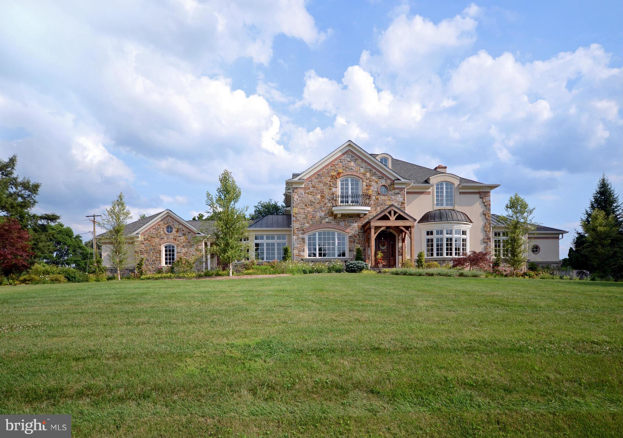SITED IN THE HEART OF HISTORIC HAMPTON RESTS AN ELEGANT FRENCH COUNTRY ABODE. WELL APPOINTED CHEF'S KITCHEN, WITH TOP OF THE LINE APPLIANCES, OAK IN-LAY HARDWOOD FLOORS, EXPOSED BEAMS, FIRST FLOOR MASTER SUITE, 4 BEDROOMS, 4 BATHS,AWARD WINNING SOUND AND LIGHTING SYSTEM ARE JUST SOME OF THE FEATURES THAT ARE INCLUDED IN THIS HOME.MANICURED LOT. THE FINEST AMENITIES, THE PLACE TO ENTERTAIN!