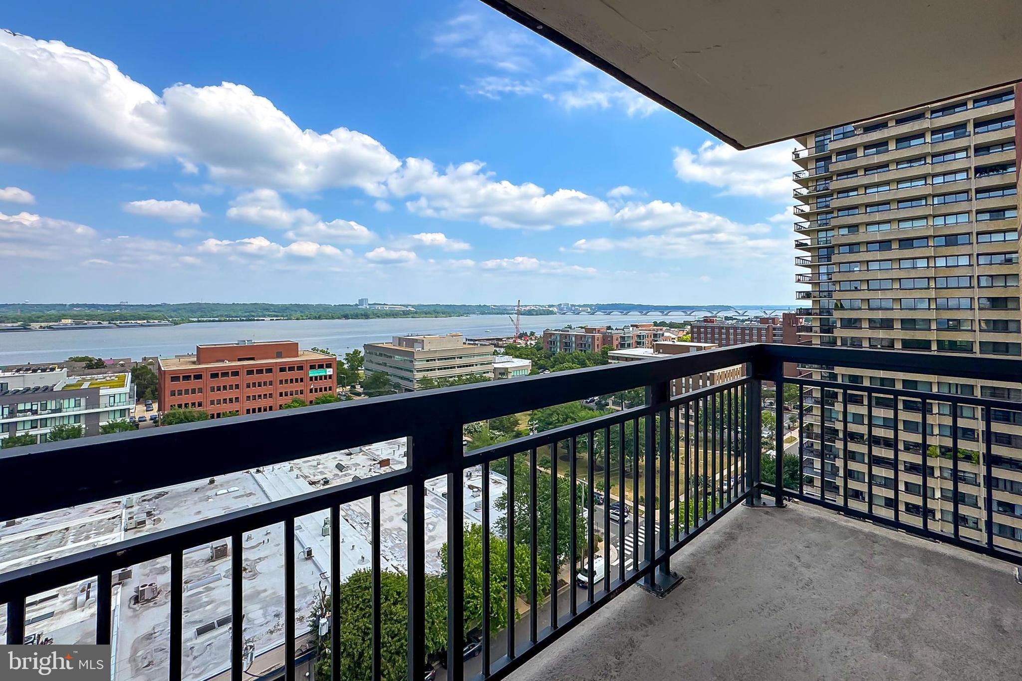 PORT ROYAL CONDOMINIUM - Residential