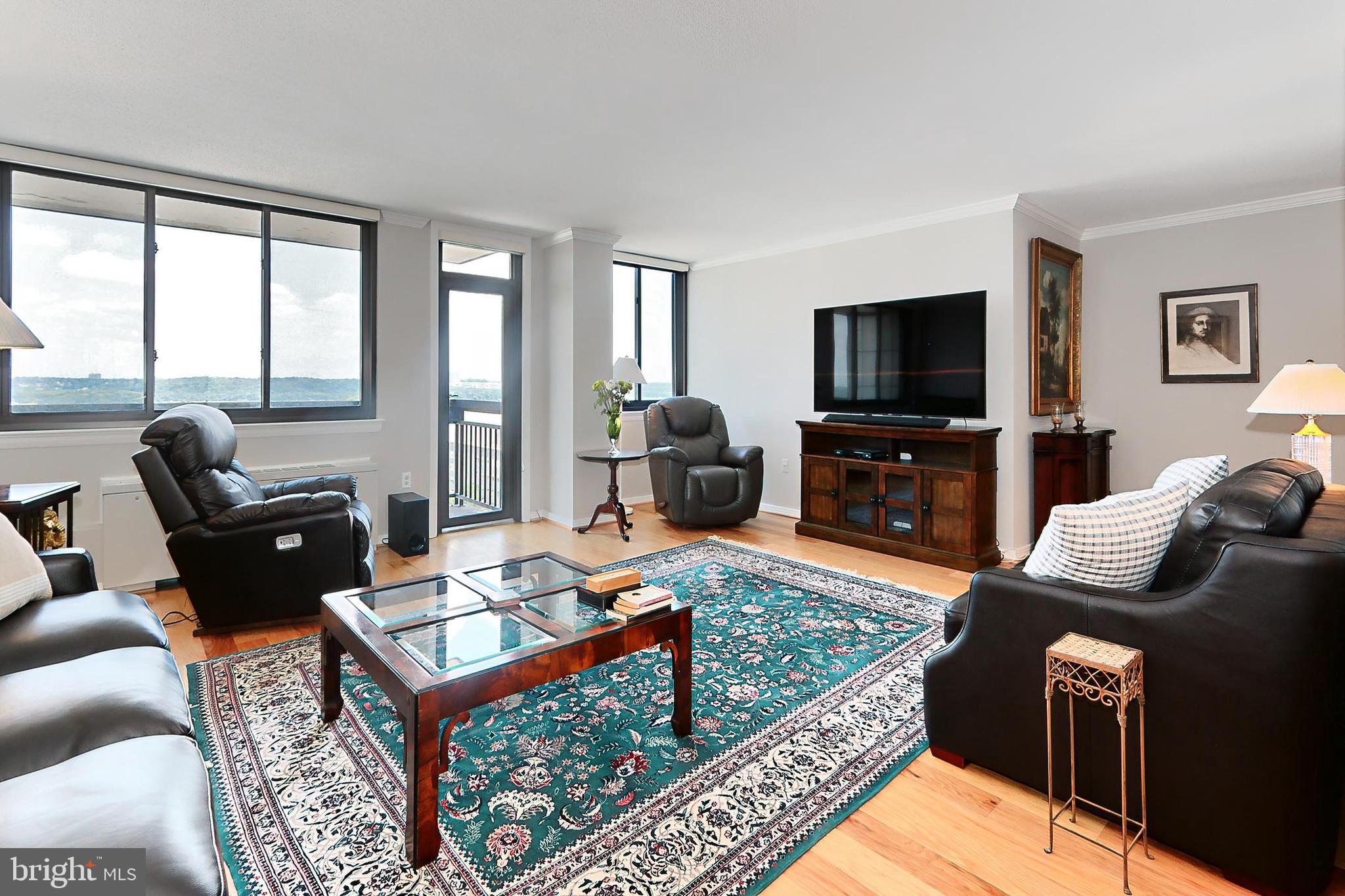 PORT ROYAL CONDOMINIUM - Residential