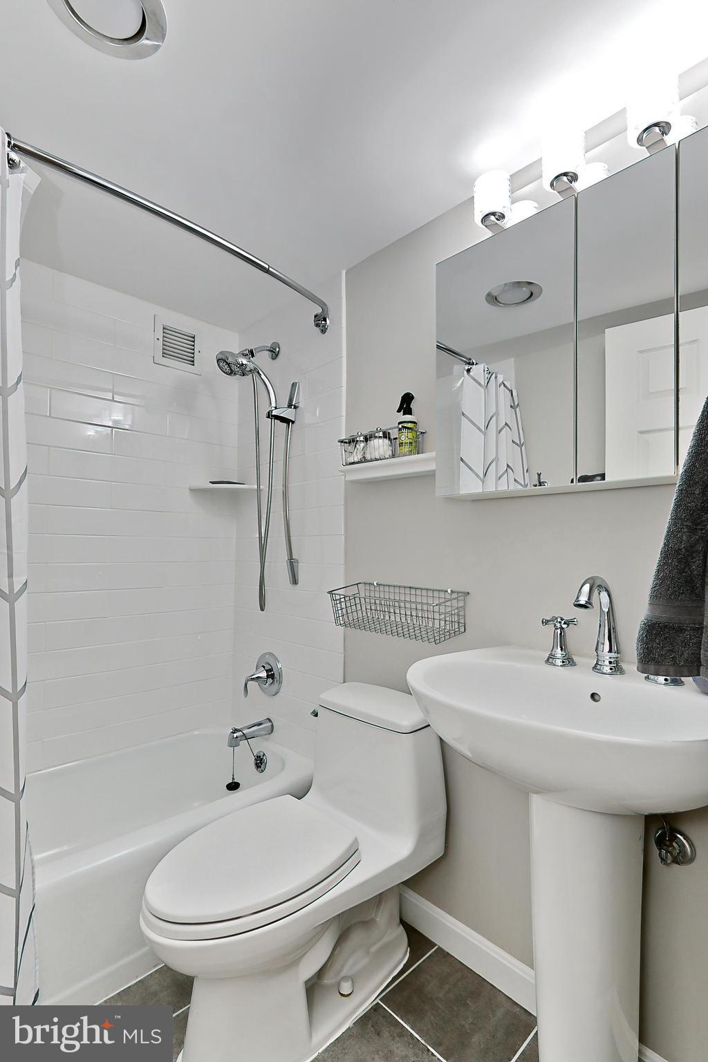 PORT ROYAL CONDOMINIUM - Residential