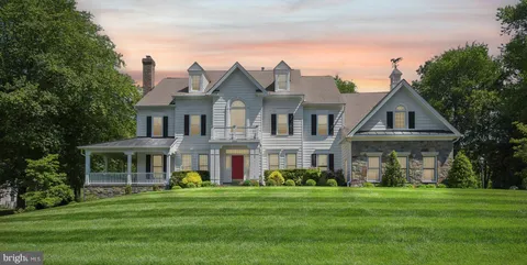 10306 Forest Maple Road, Vienna, VA MLS: VAFX2234106