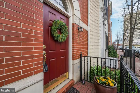 620 N Pitt Street, Alexandria, VA MLS: VAAX2043876