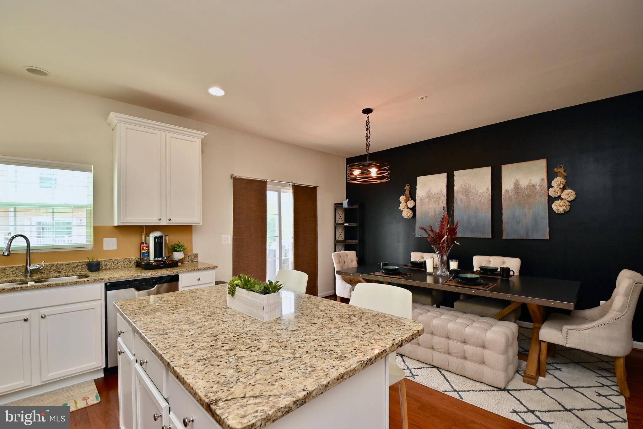 CHELSEA MANOR - Residential