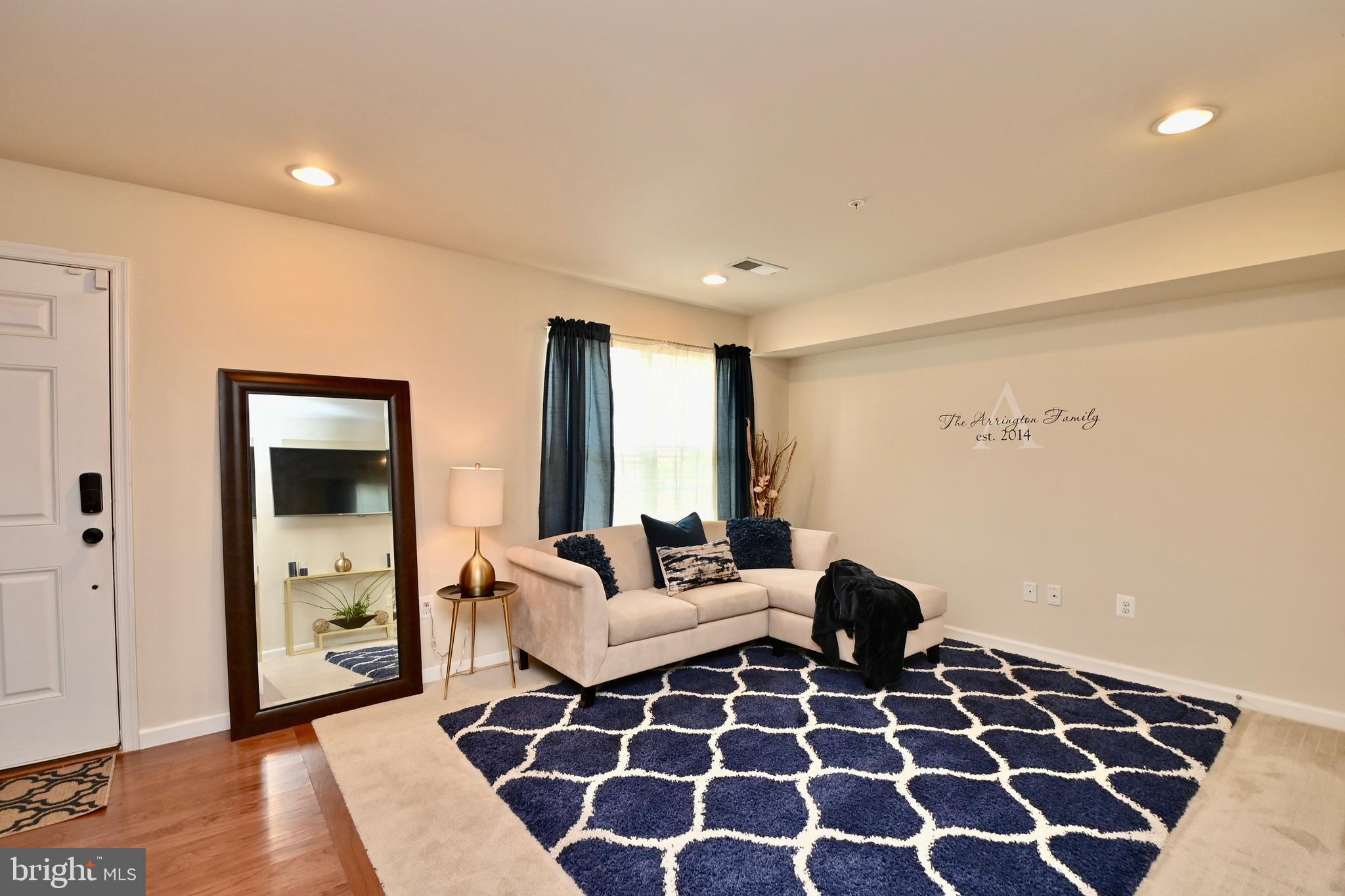 CHELSEA MANOR - Residential