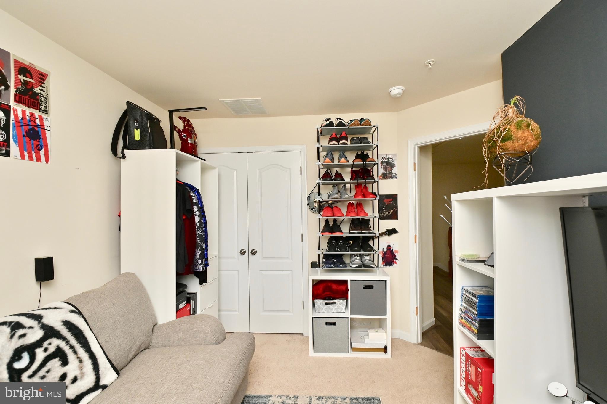 CHELSEA MANOR - Residential