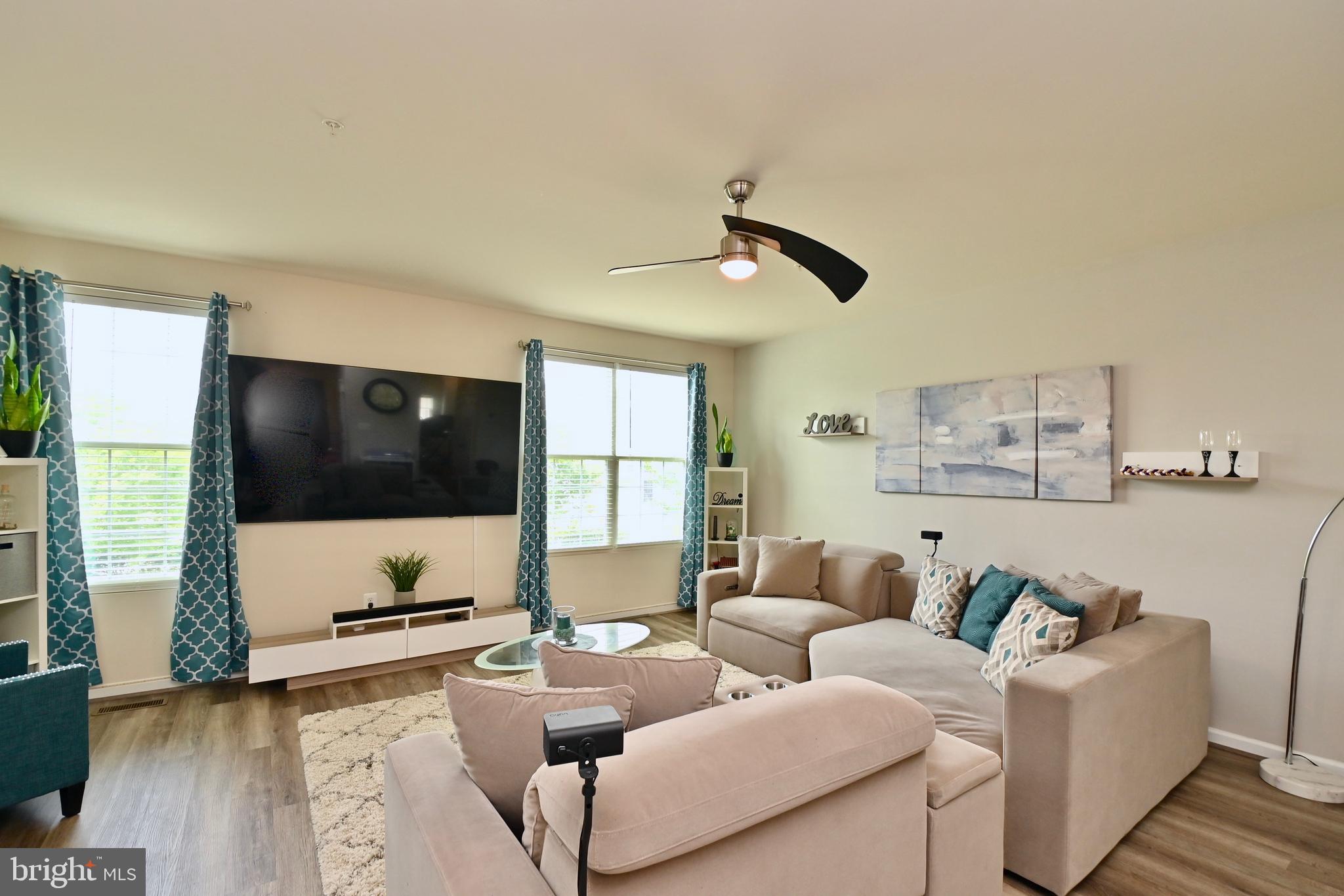 CHELSEA MANOR - Residential