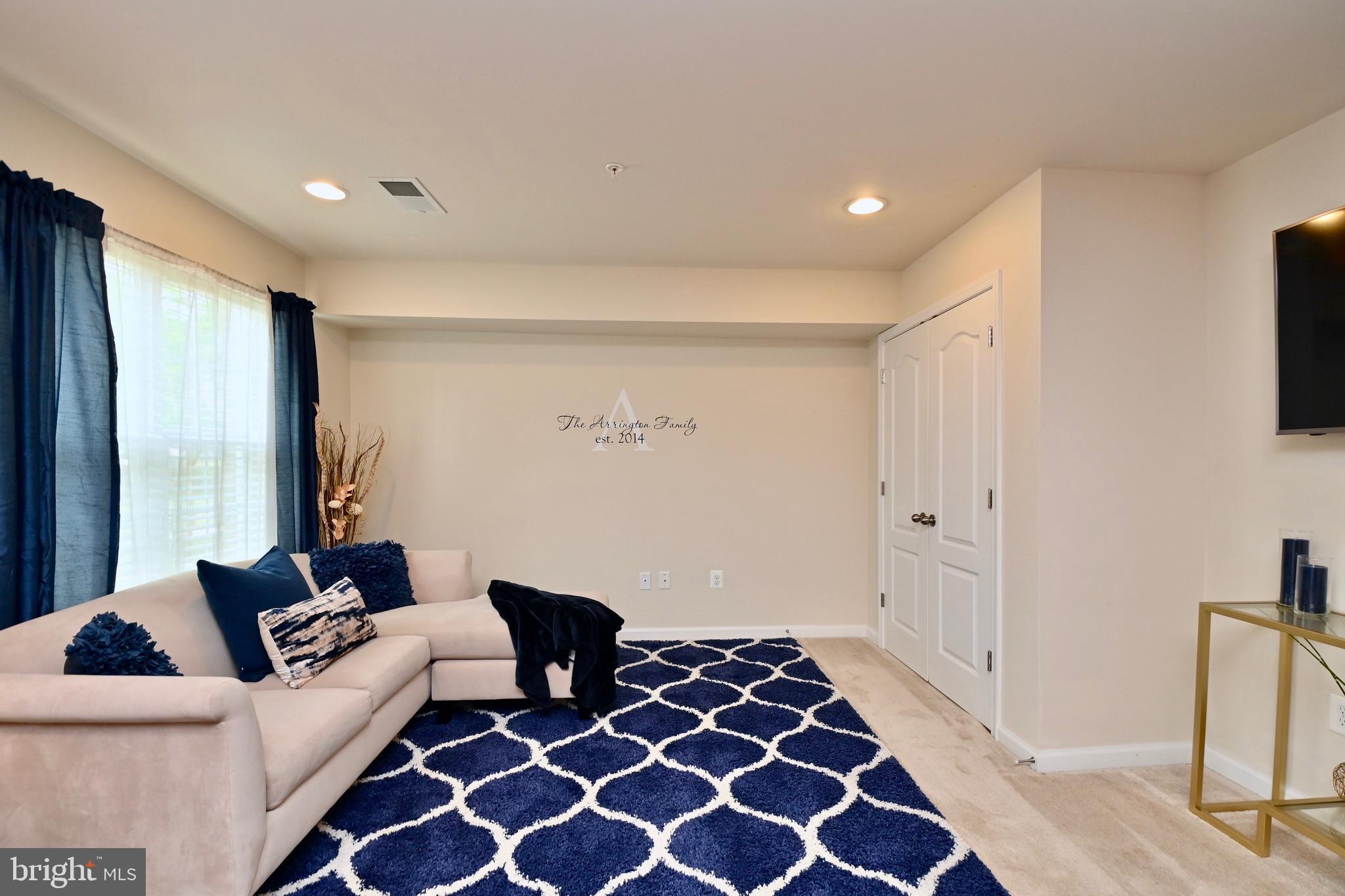 CHELSEA MANOR - Residential