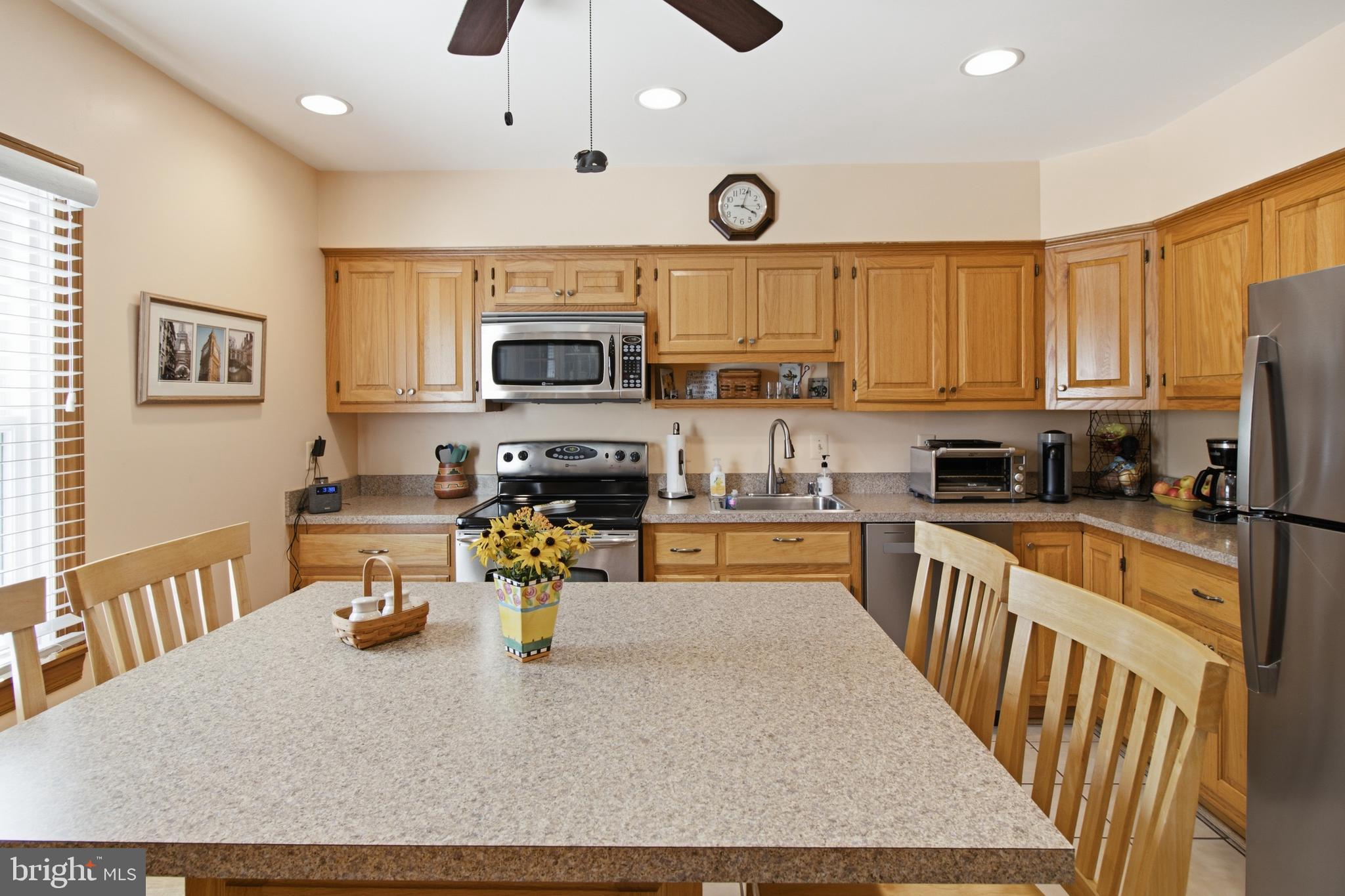 6 CARRIAGE WALK COURT