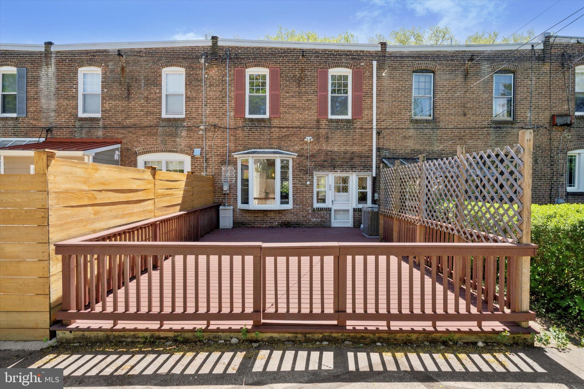 CHESTNUT HILL - Residential