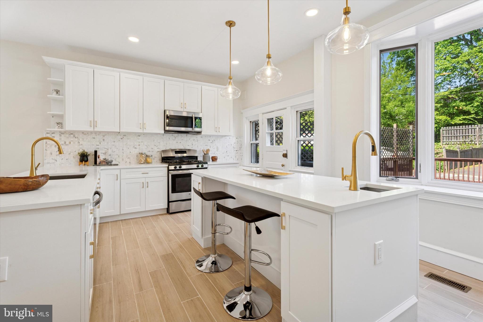 CHESTNUT HILL - Residential