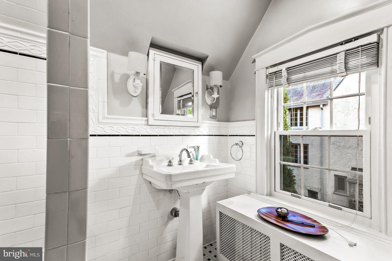 NORTH ROLAND PARK - Residential