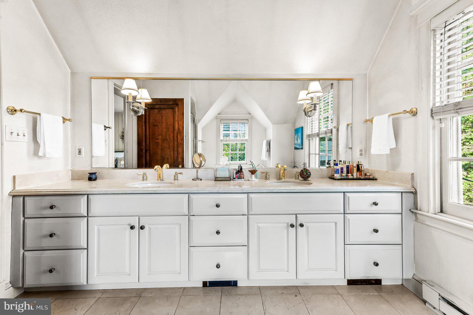 NORTH ROLAND PARK - Residential