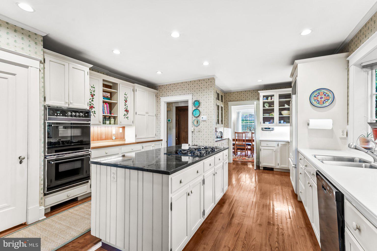 NORTH ROLAND PARK - Residential